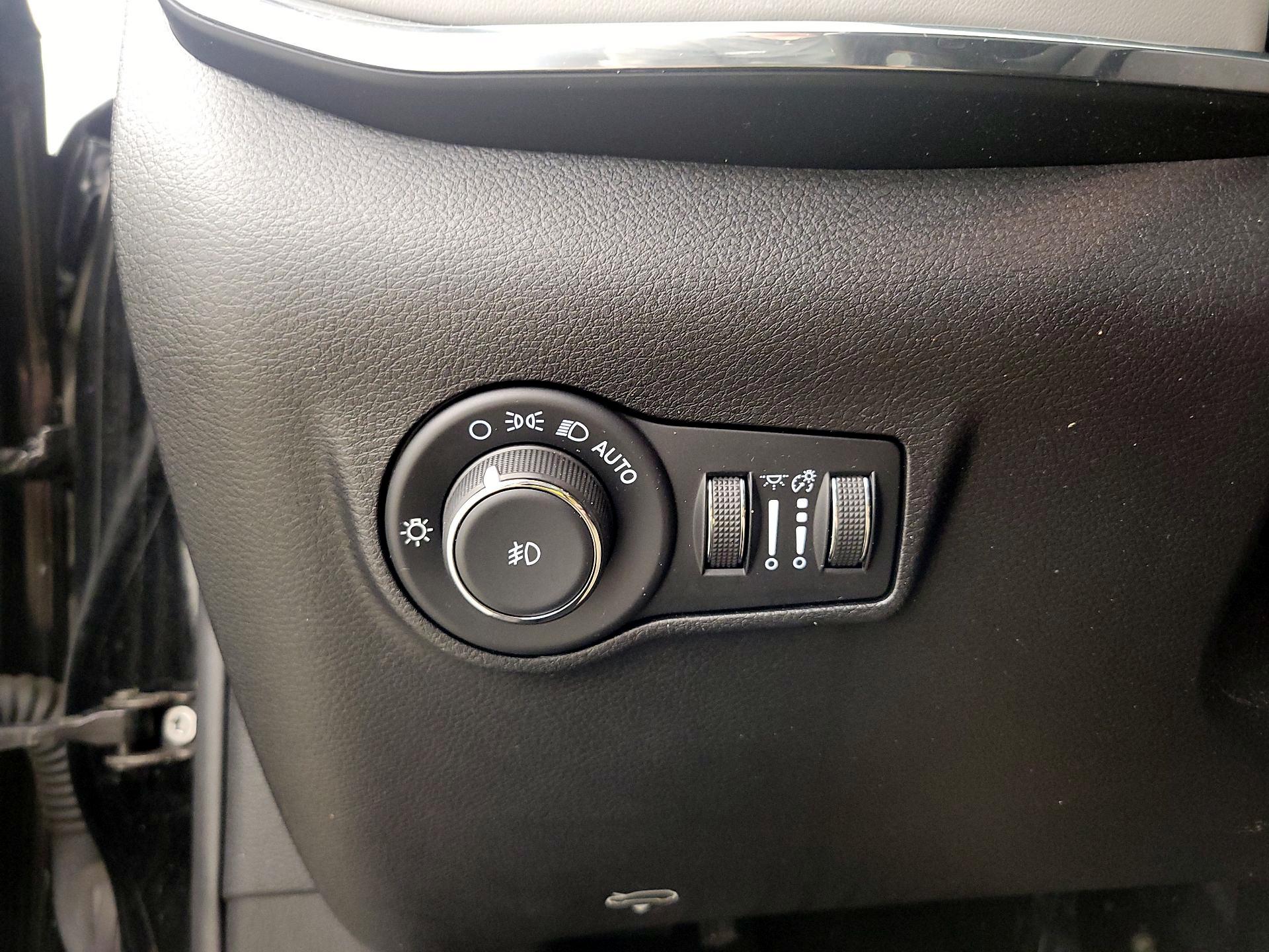 Thumbnail: 2022 Jeep Compass - 13