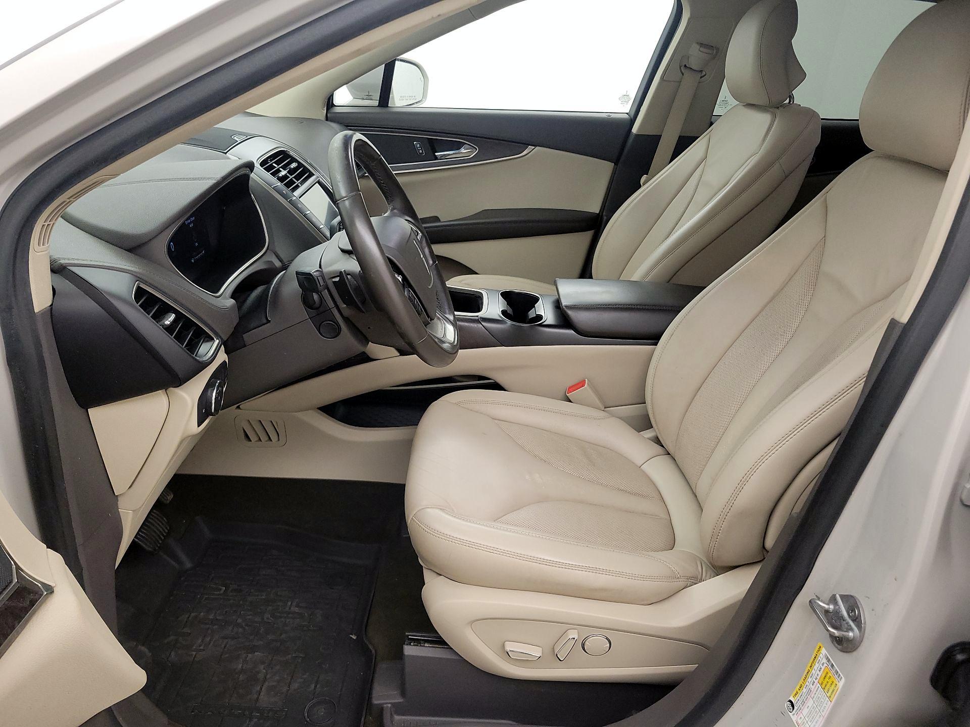 Thumbnail: 2019 Lincoln Nautilus - 11