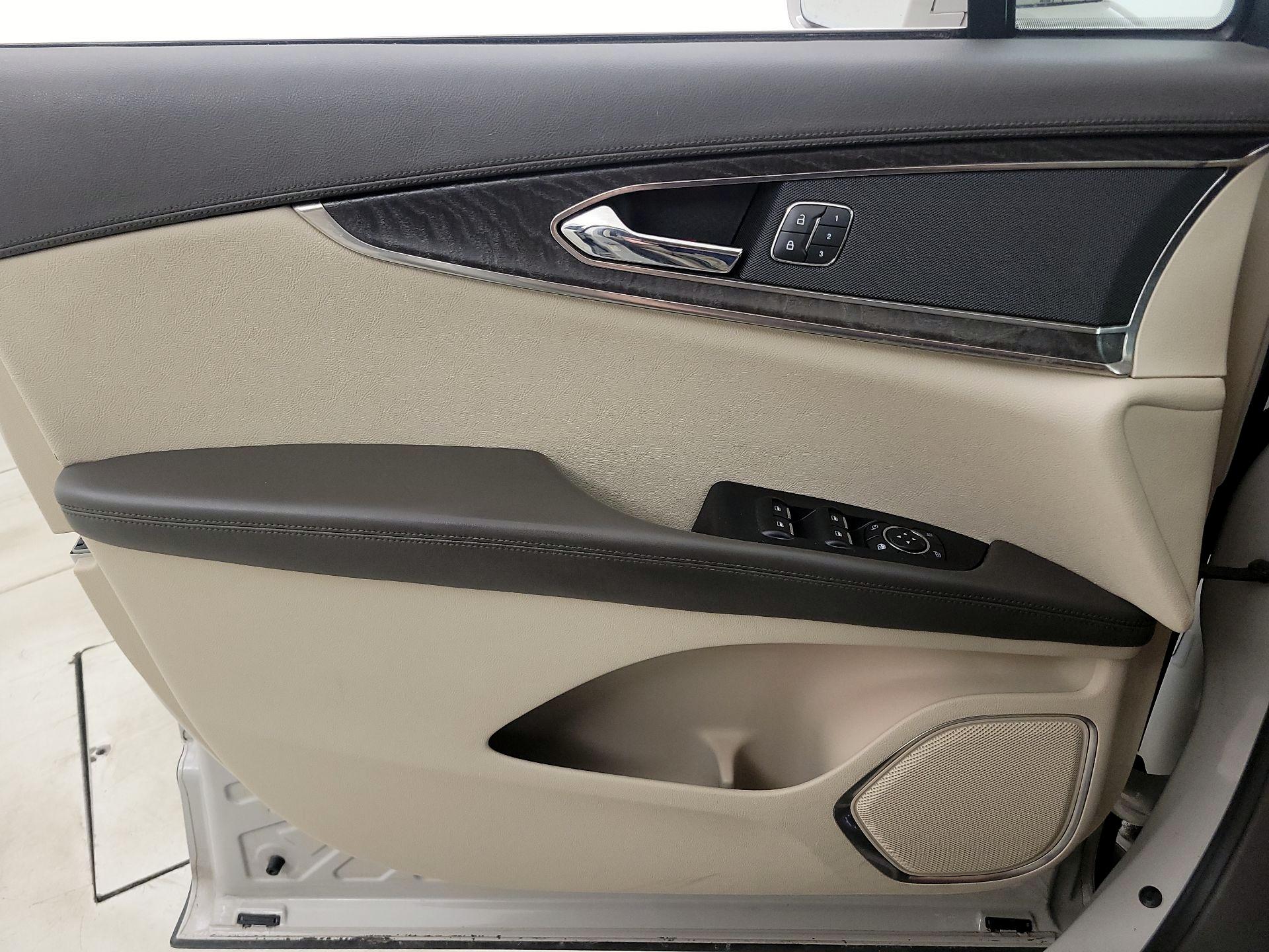 Thumbnail: 2019 Lincoln Nautilus - 12