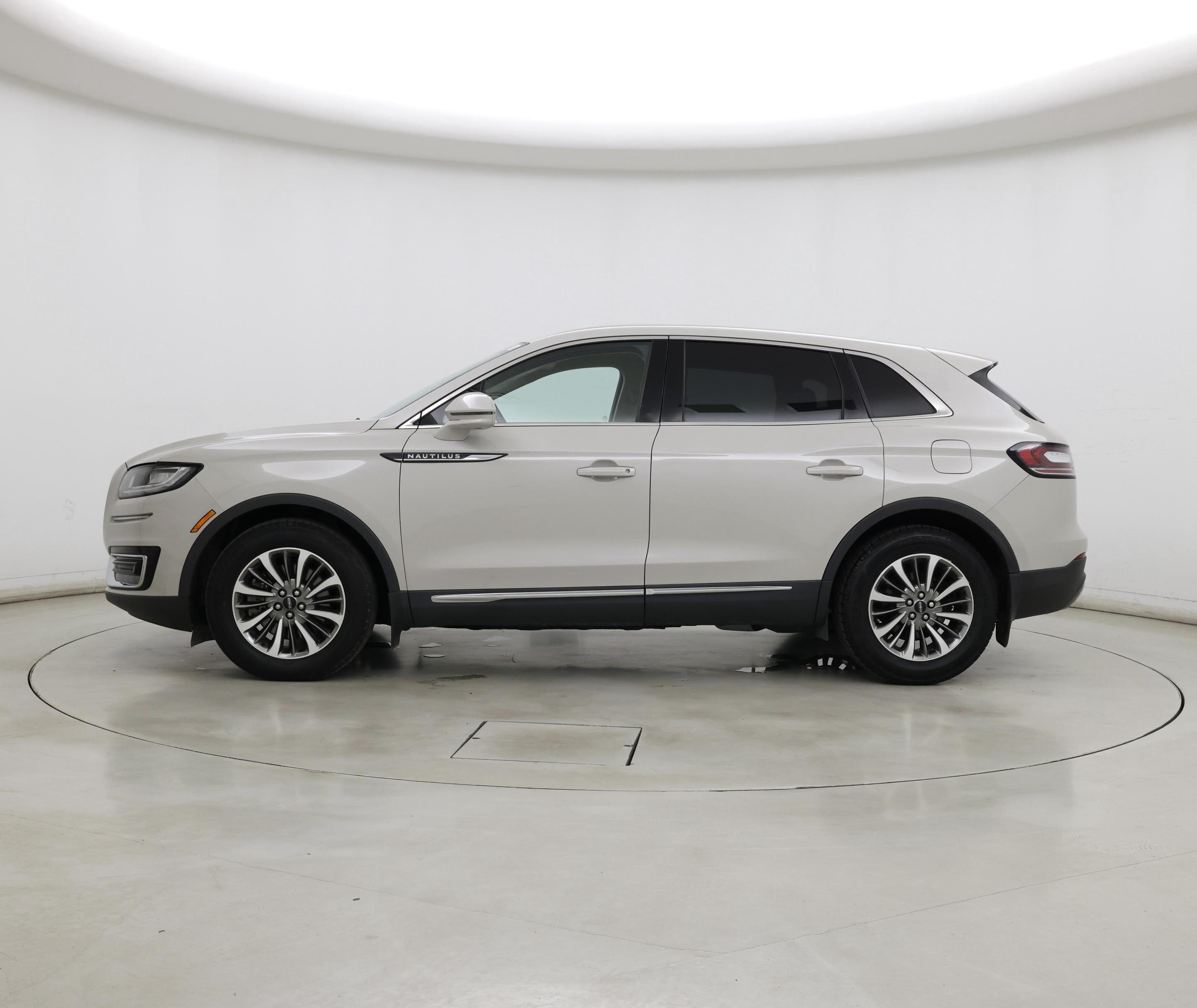 Thumbnail: 2019 Lincoln Nautilus - 3