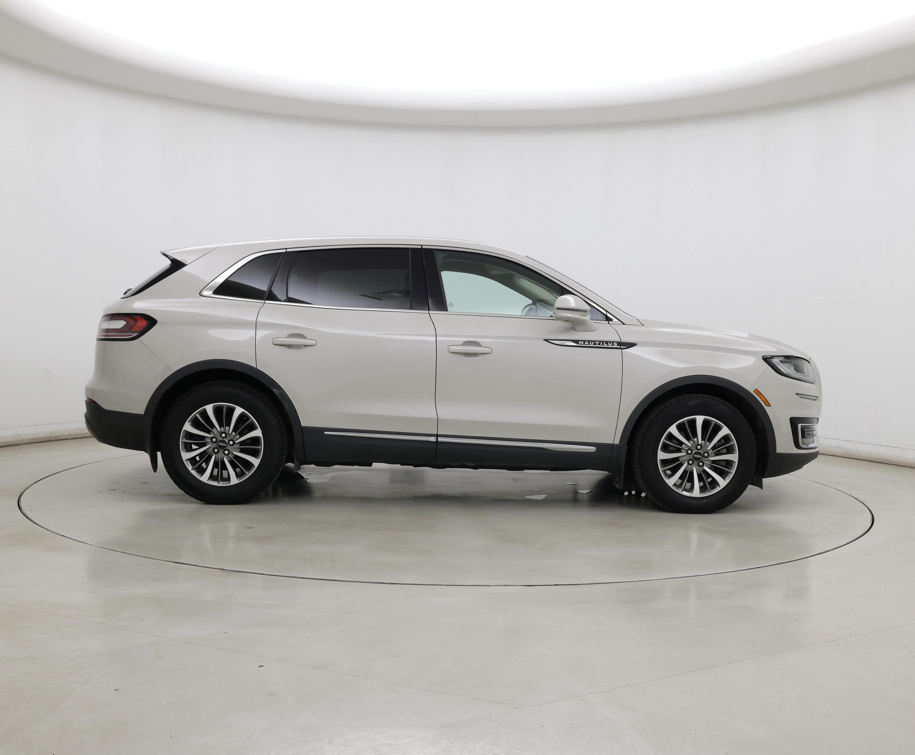 Thumbnail: 2019 Lincoln Nautilus - 7