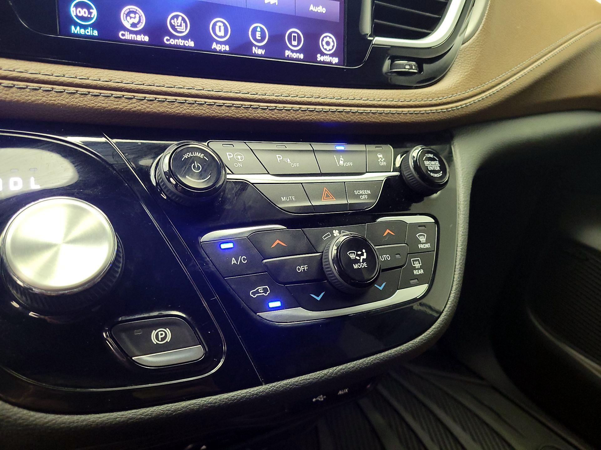 Thumbnail: 2020 Chrysler Pacifica - 17