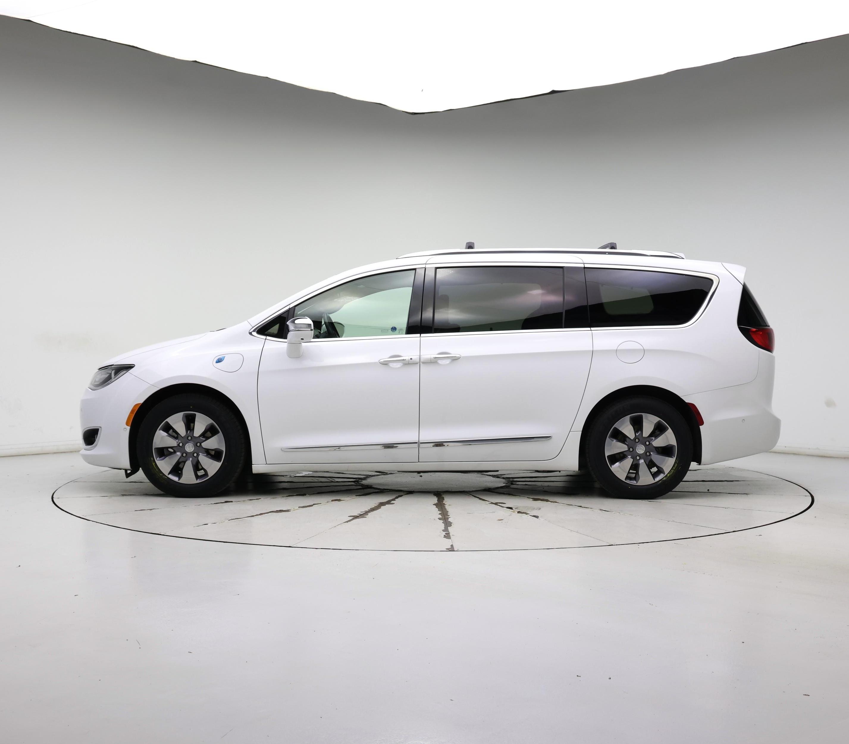 Thumbnail: 2020 Chrysler Pacifica - 3