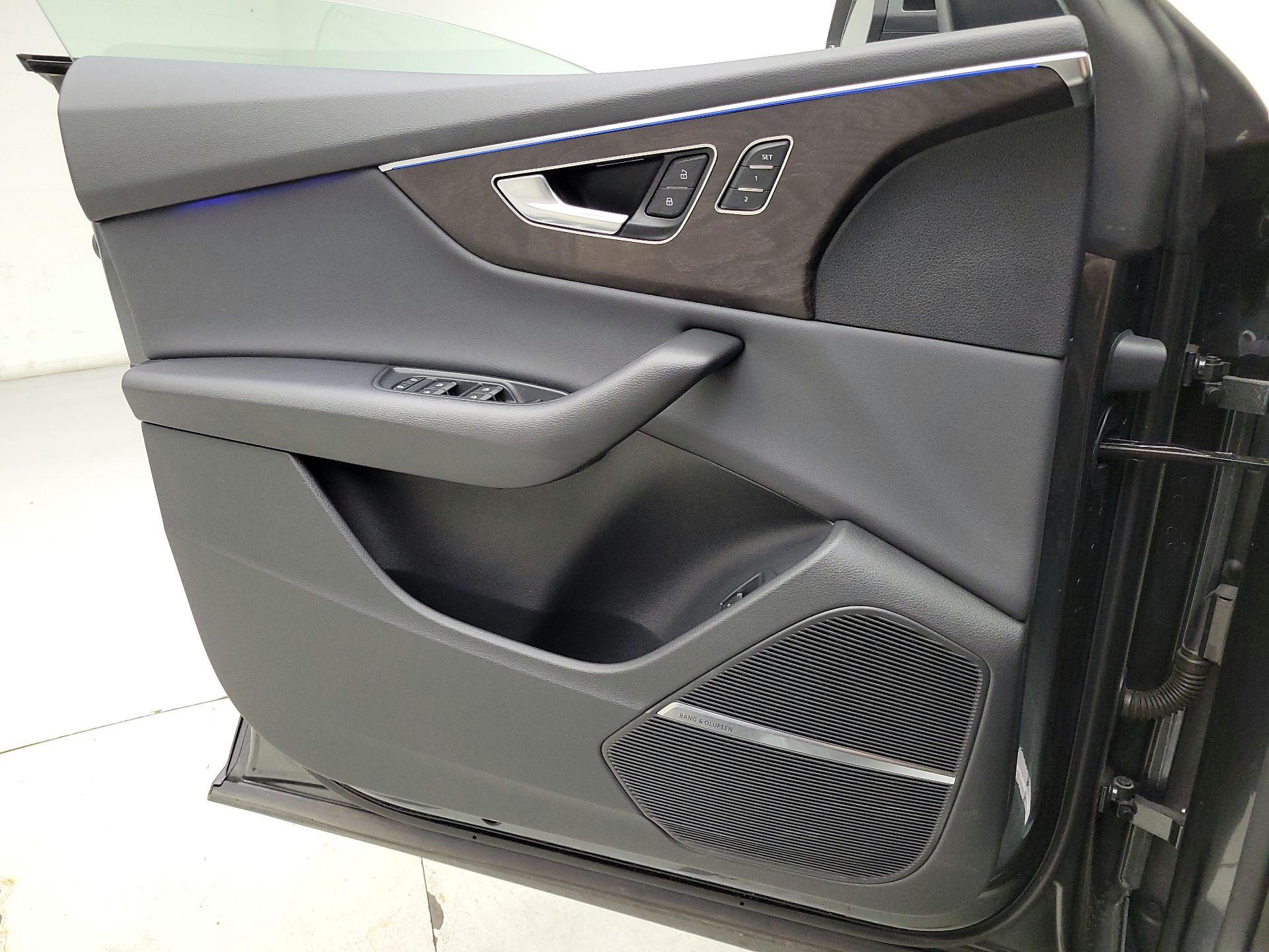 Thumbnail: 2020 Audi Q8 - 12