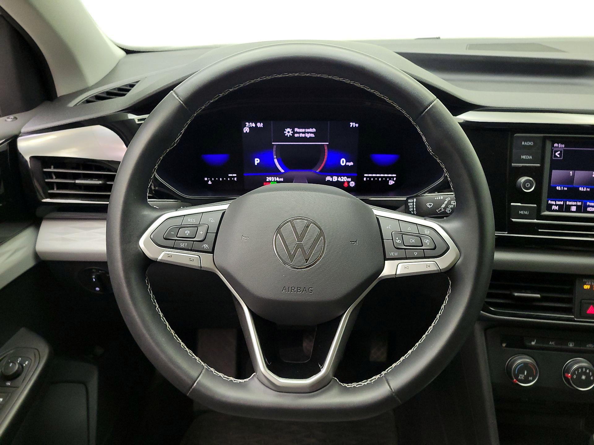 Thumbnail: 2022 Volkswagen Taos - 10