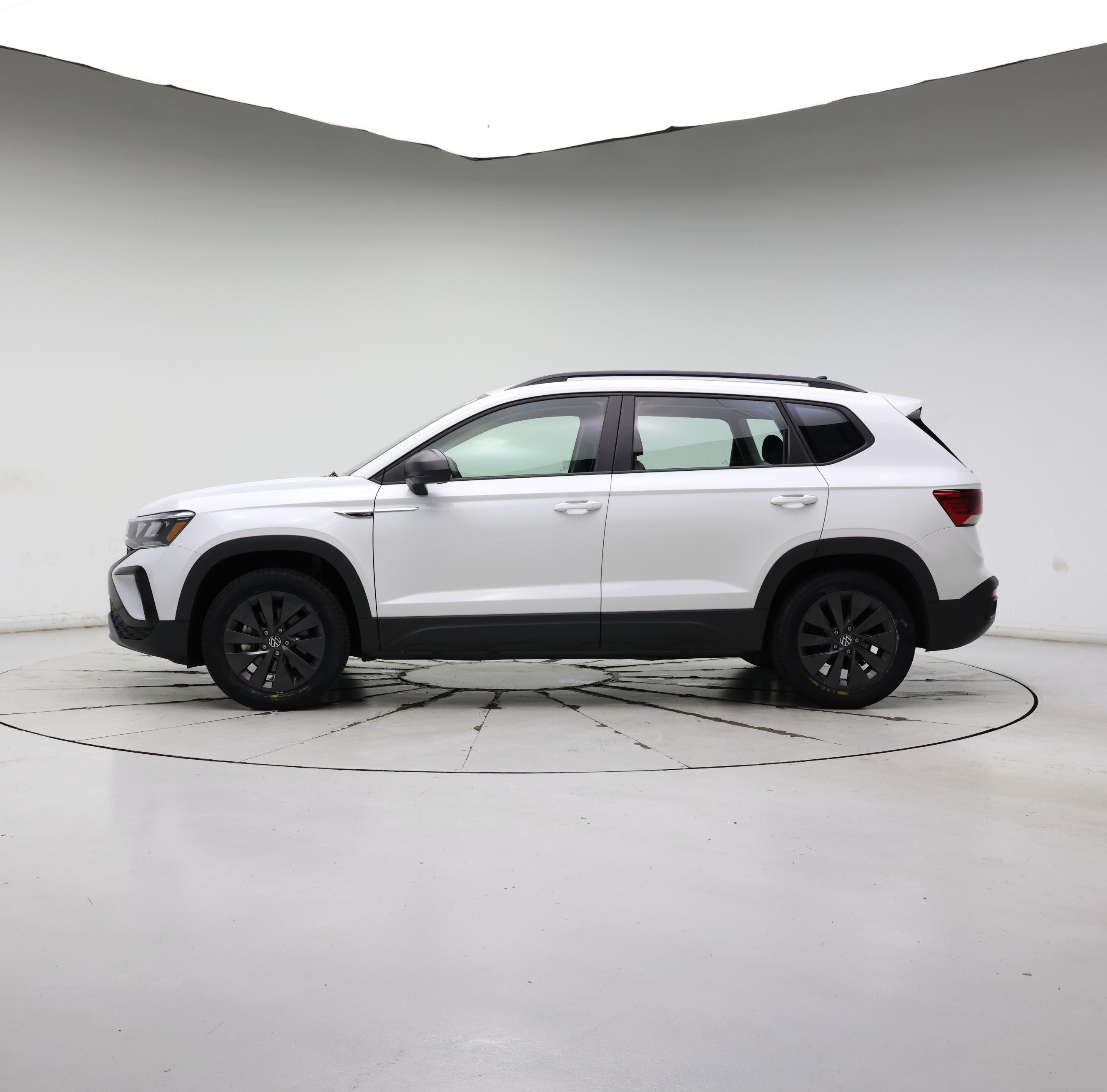 Thumbnail: 2022 Volkswagen Taos - 3