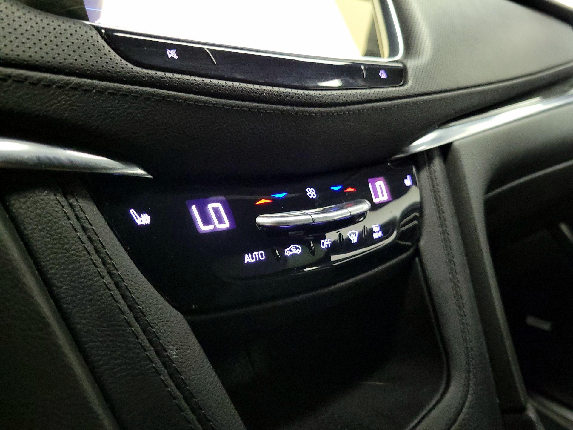 Thumbnail: 2022 Cadillac XT5 - 17