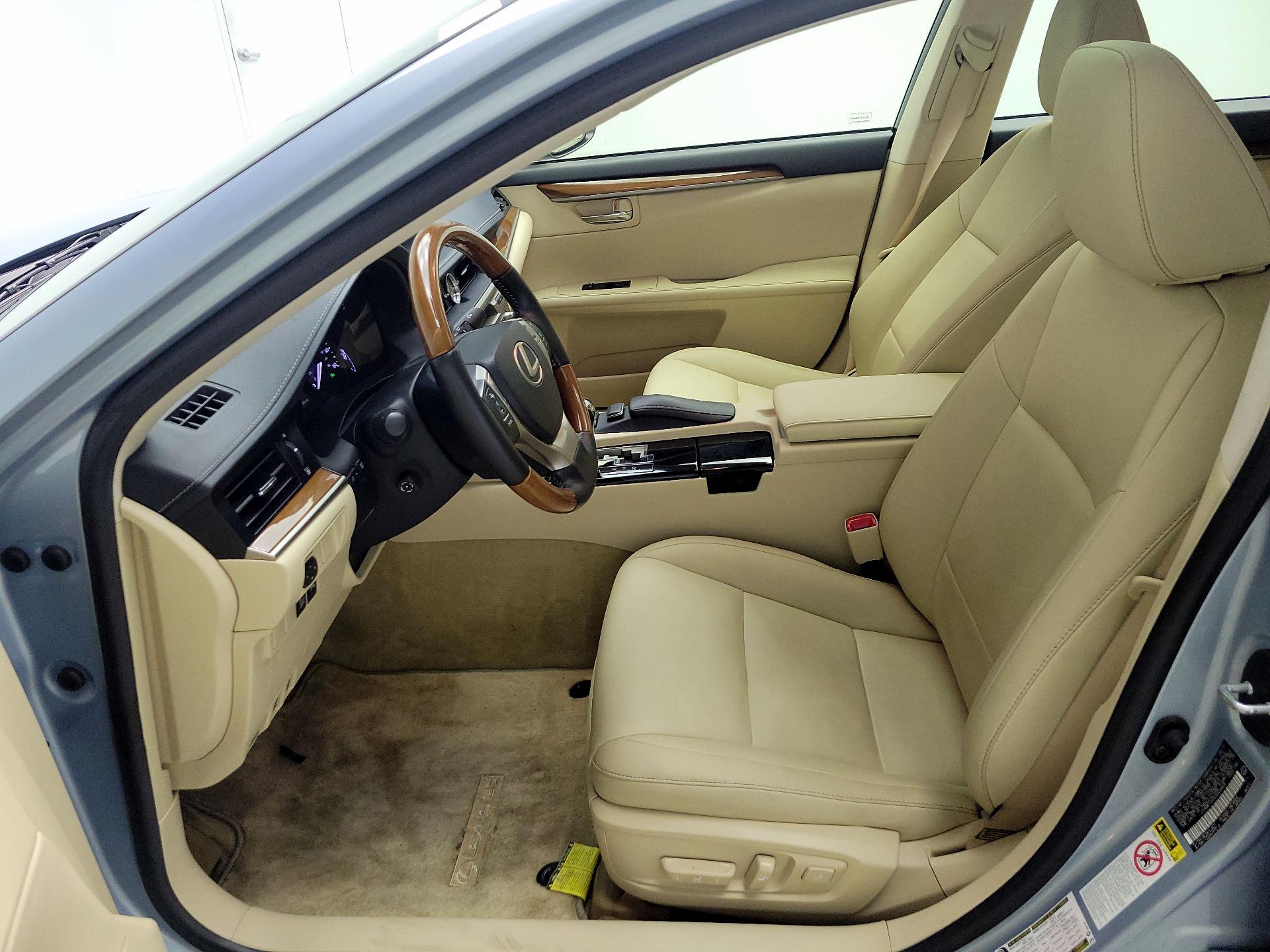 Thumbnail: 2013 Lexus ES - 11