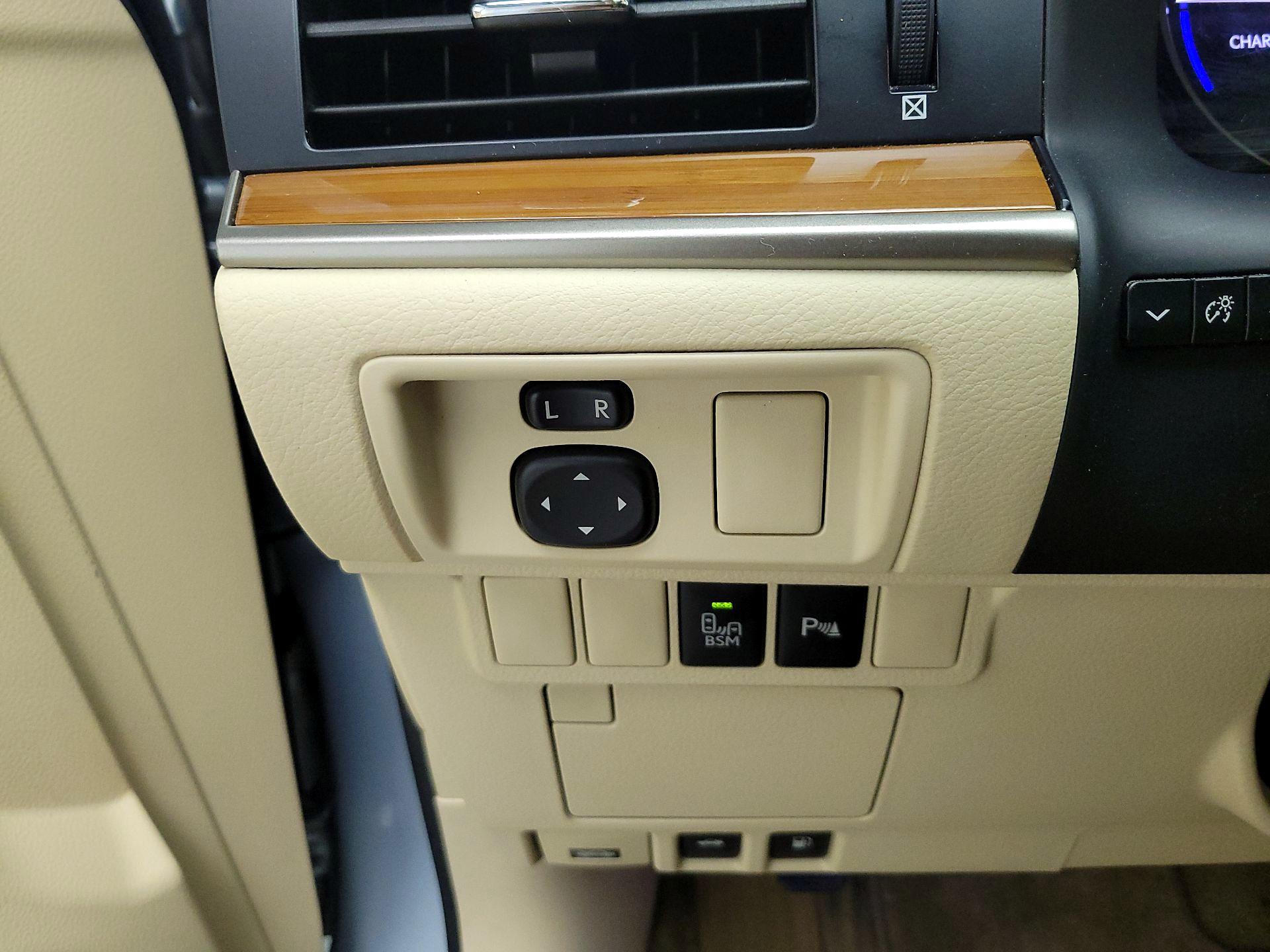 Thumbnail: 2013 Lexus ES - 13