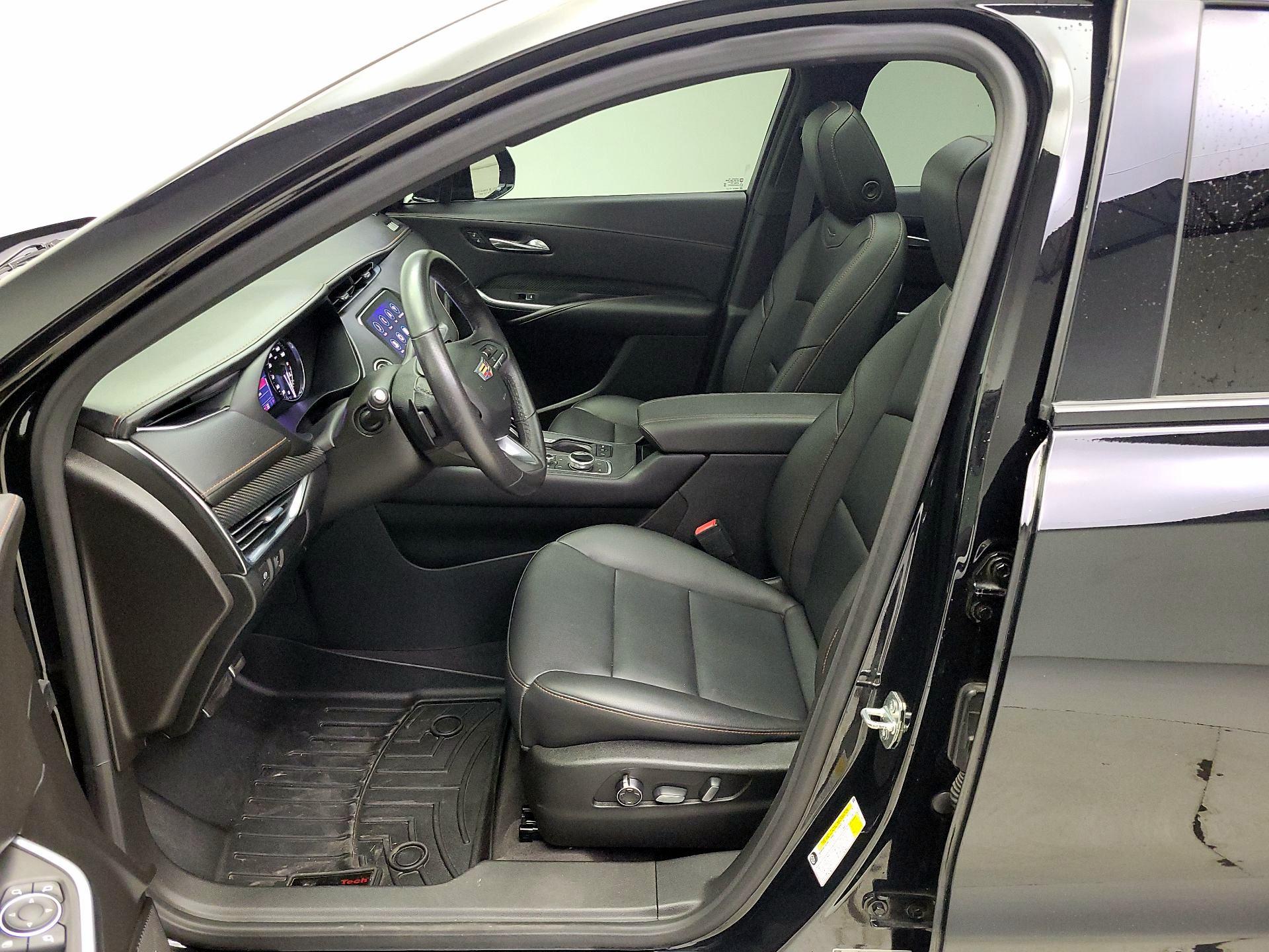 Thumbnail: 2020 Cadillac XT4 - 11