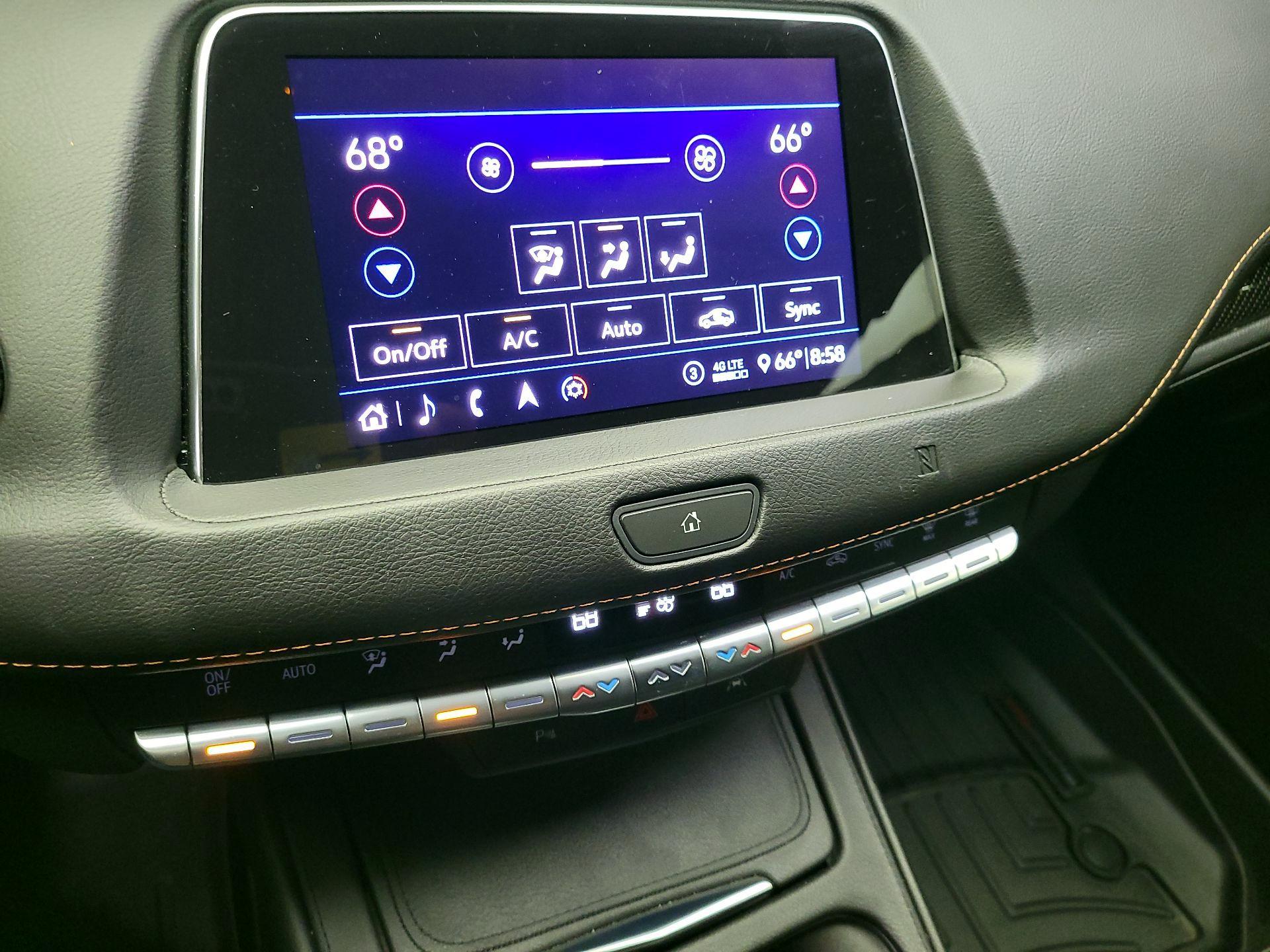 Thumbnail: 2020 Cadillac XT4 - 16