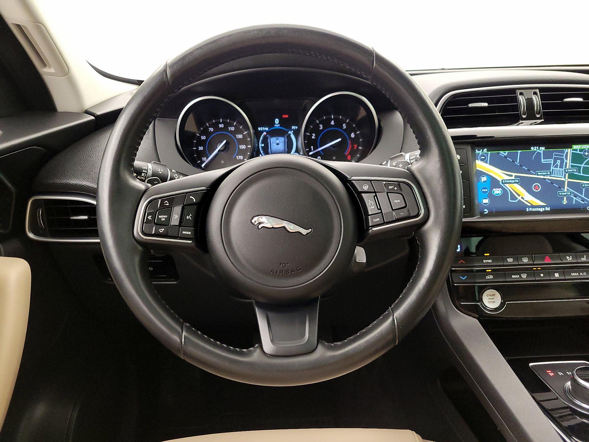 Thumbnail: 2017 Jaguar F-Pace - 10