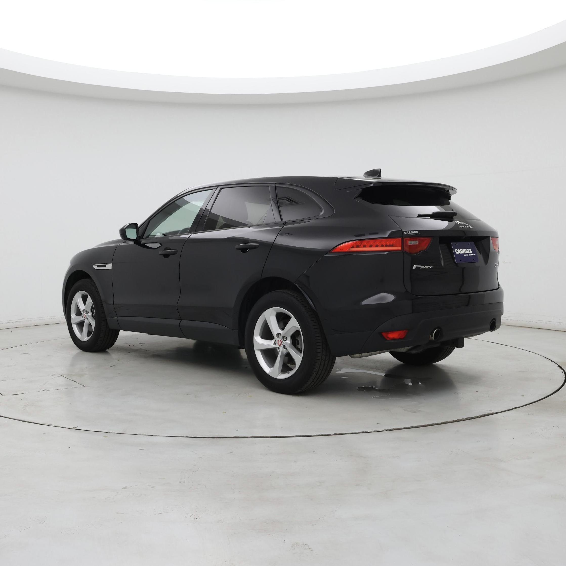 Thumbnail: 2017 Jaguar F-Pace - 2