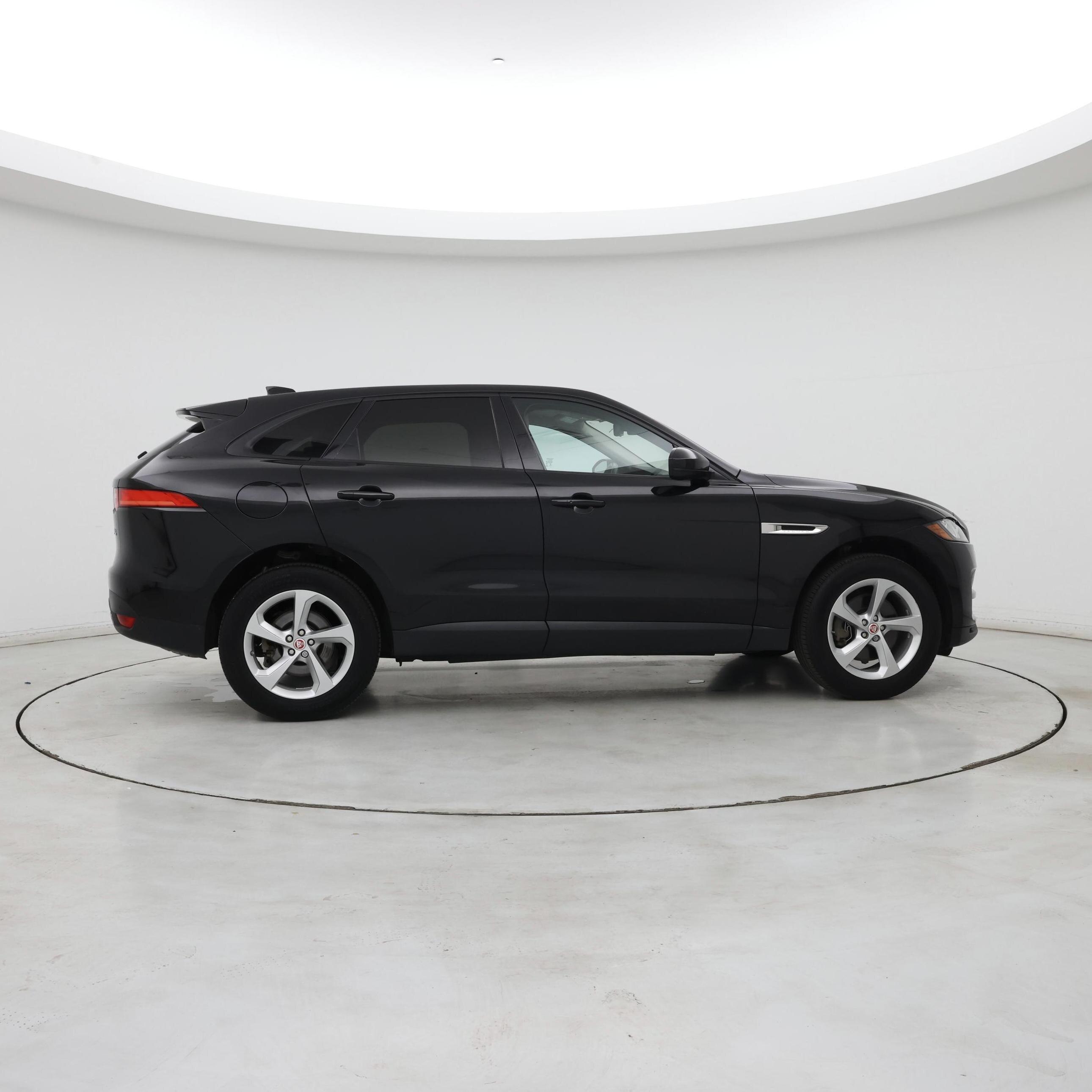 Thumbnail: 2017 Jaguar F-Pace - 7