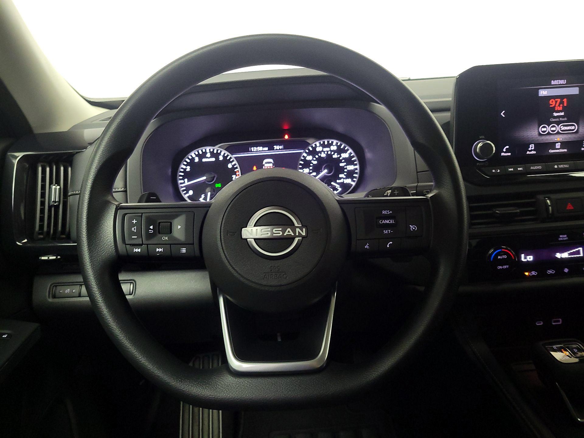 Thumbnail: 2023 Nissan Pathfinder - 10