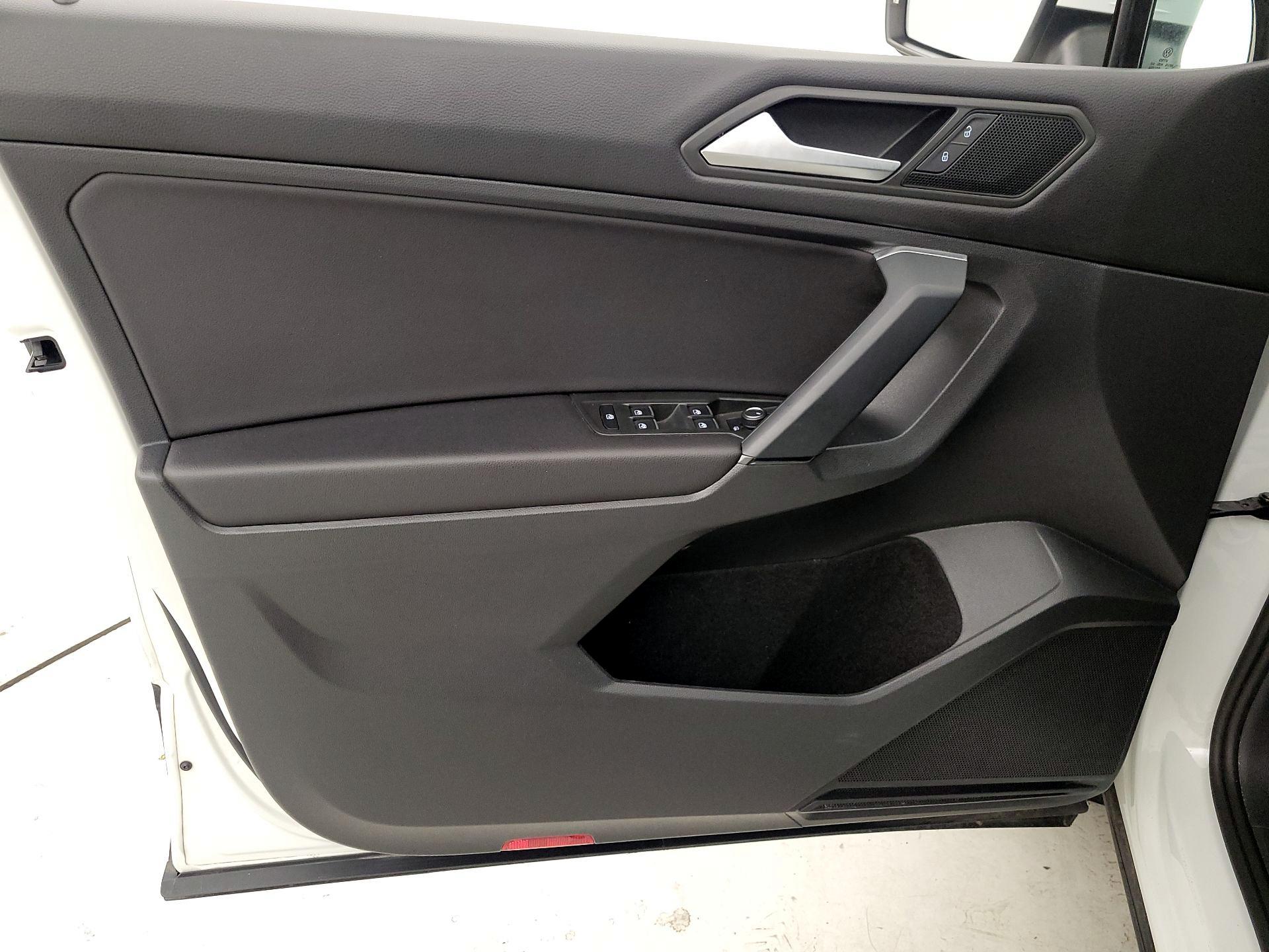 Thumbnail: 2019 Volkswagen Tiguan - 12