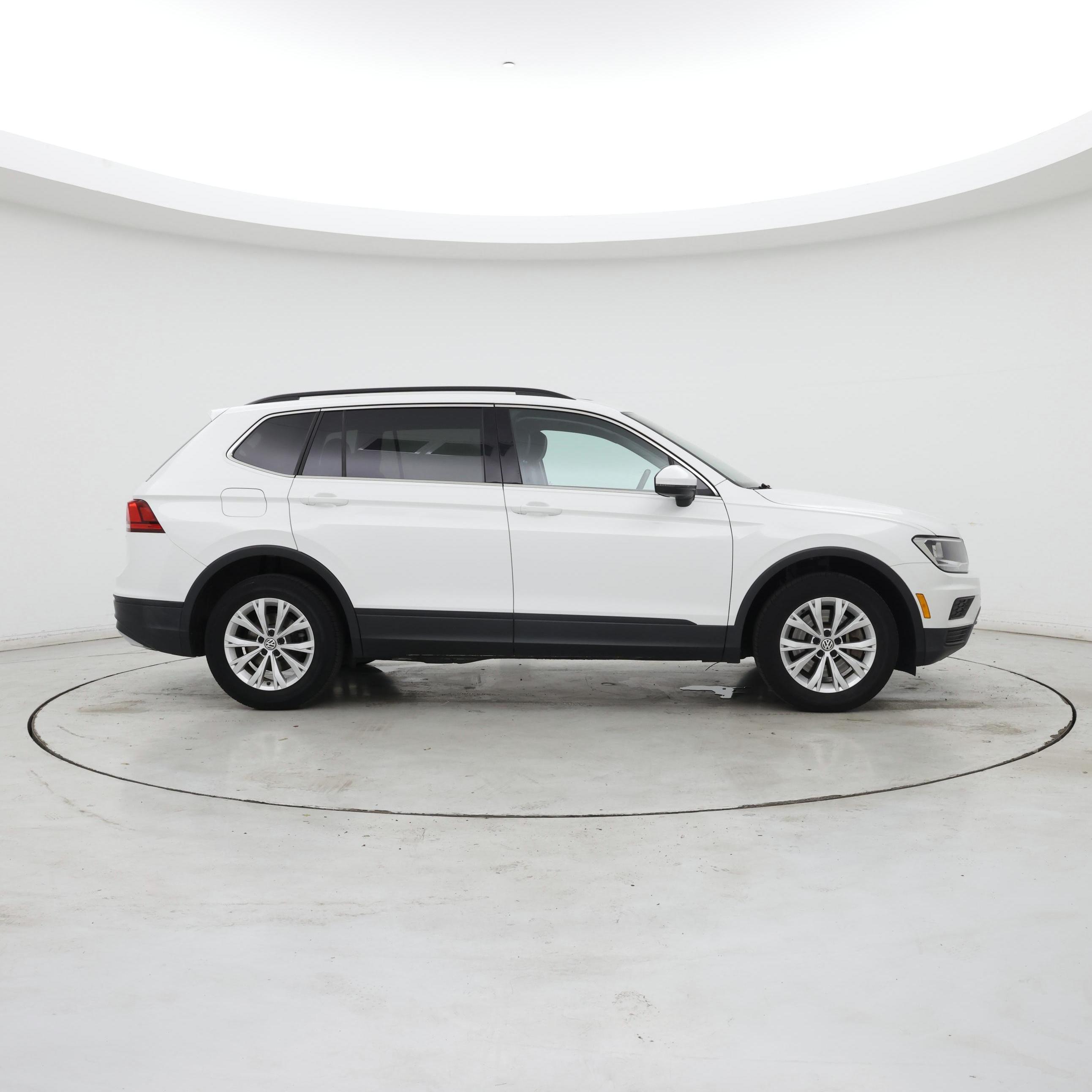 Thumbnail: 2019 Volkswagen Tiguan - 7