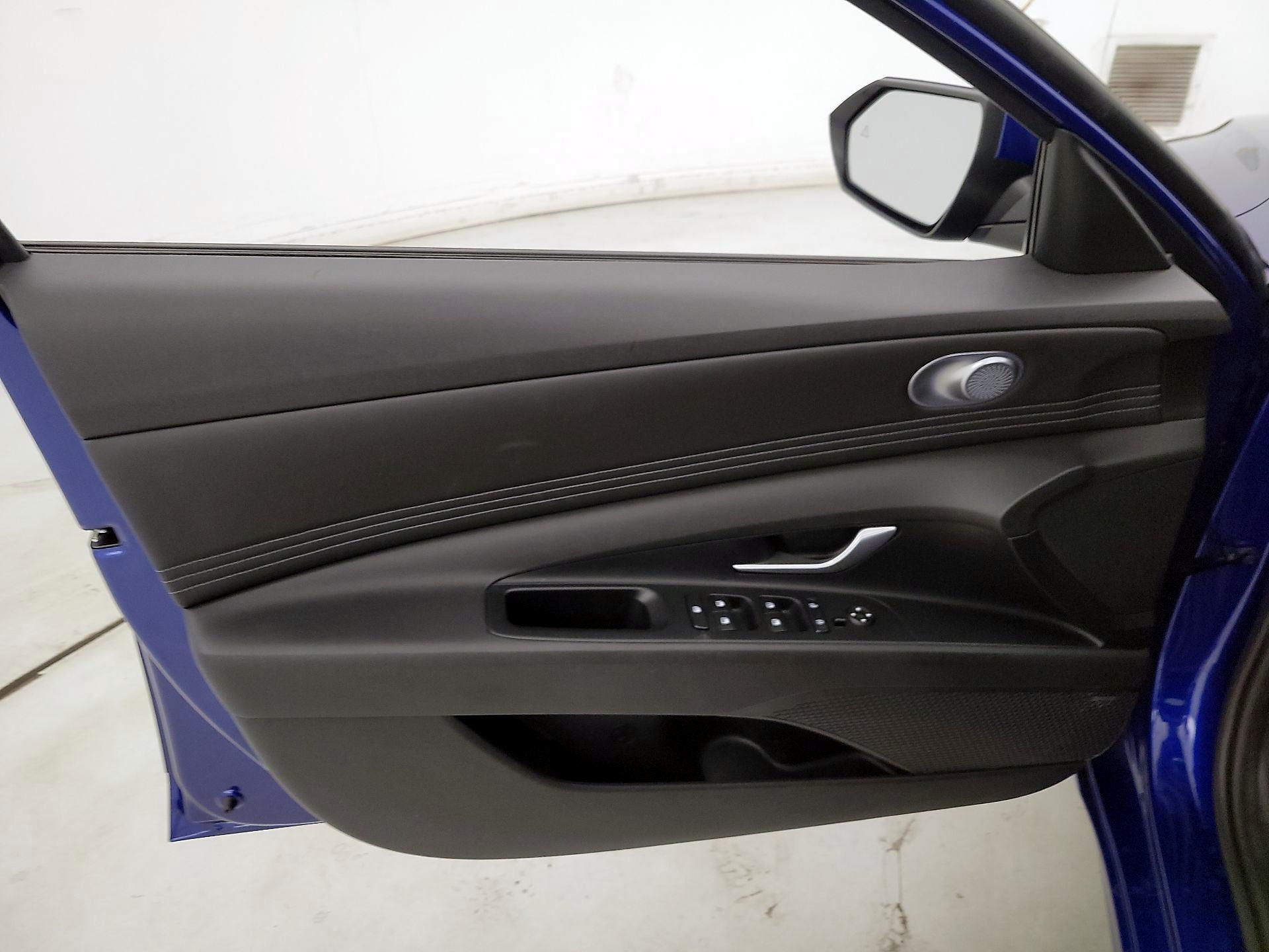 Thumbnail: 2022 Hyundai Elantra - 12