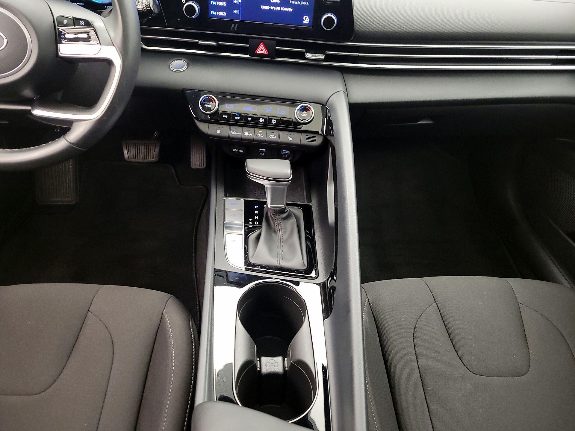 Thumbnail: 2022 Hyundai Elantra - 17