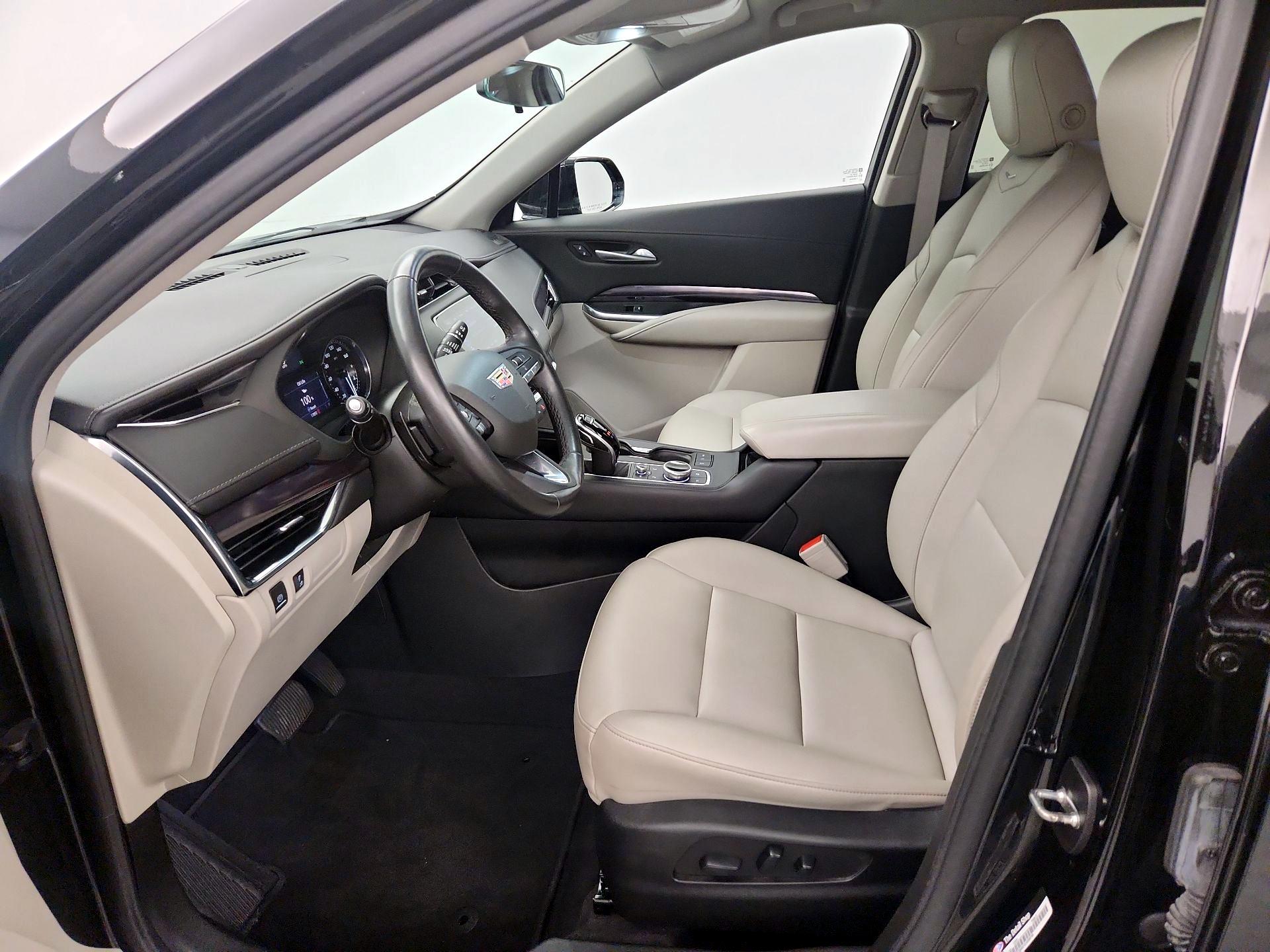 Thumbnail: 2022 Cadillac XT4 - 11