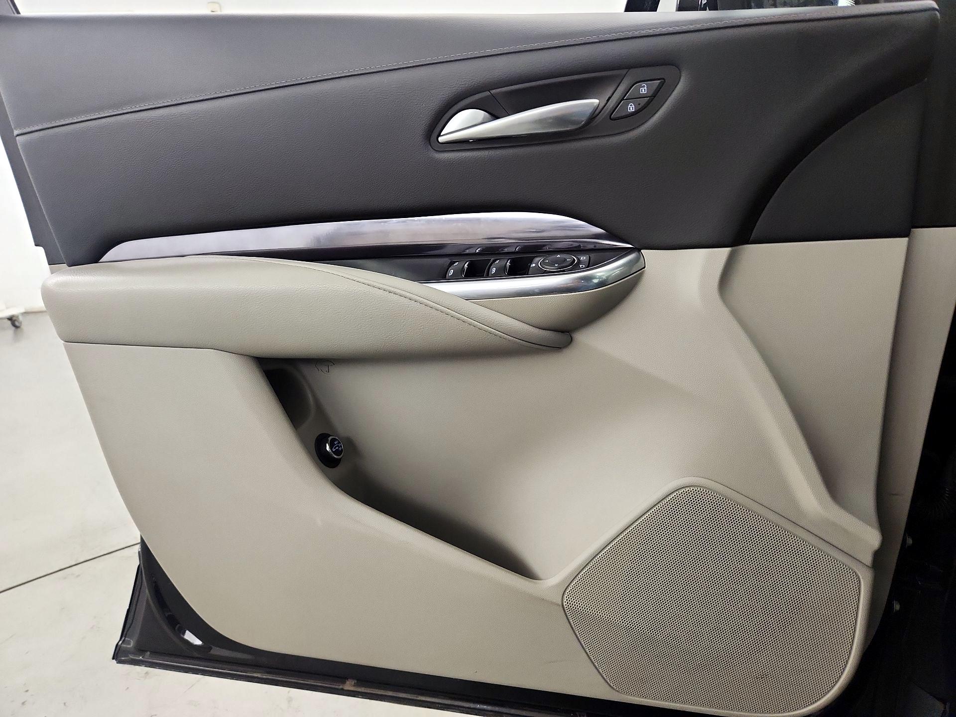 Thumbnail: 2022 Cadillac XT4 - 12