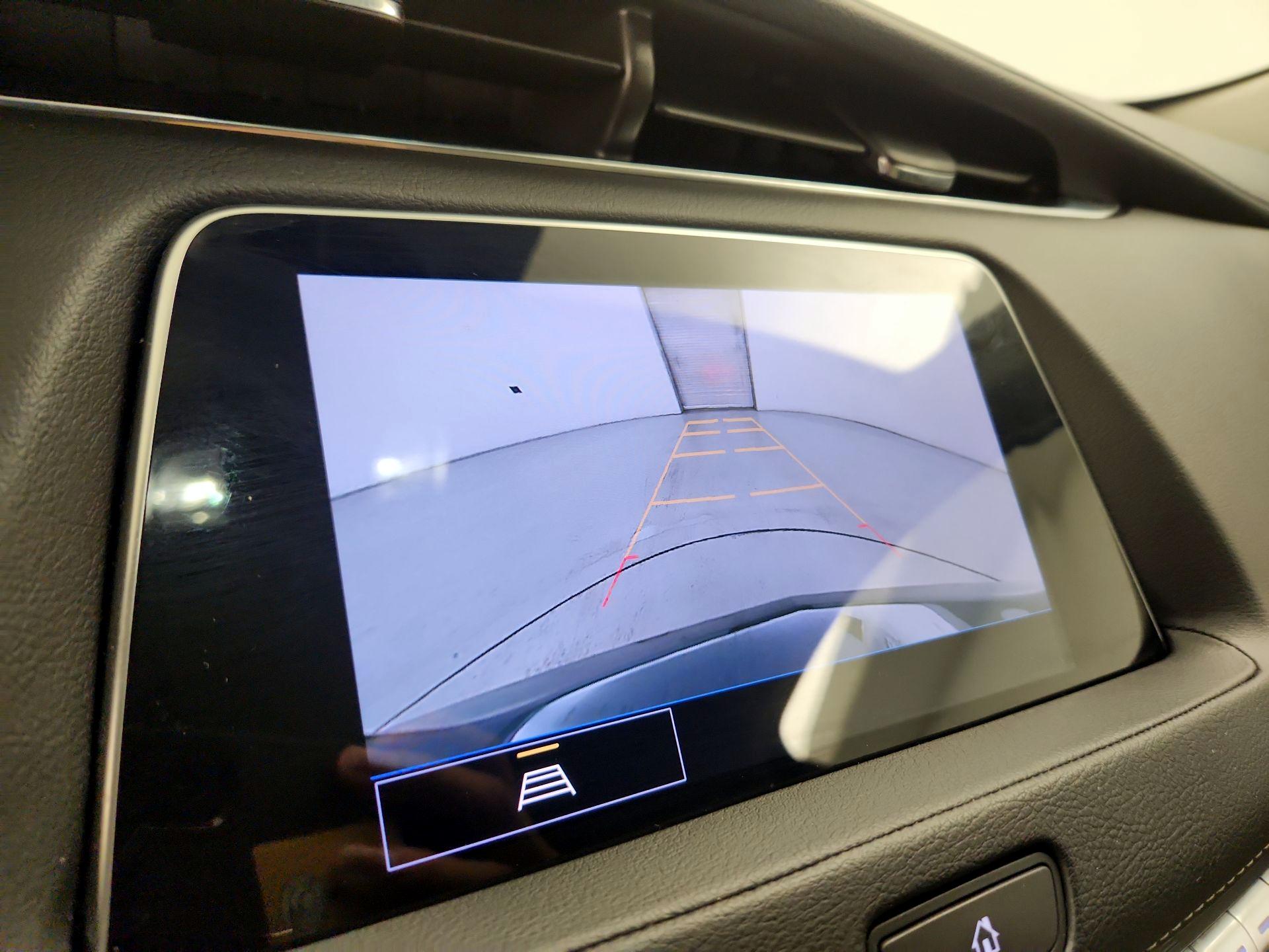 Thumbnail: 2022 Cadillac XT4 - 14