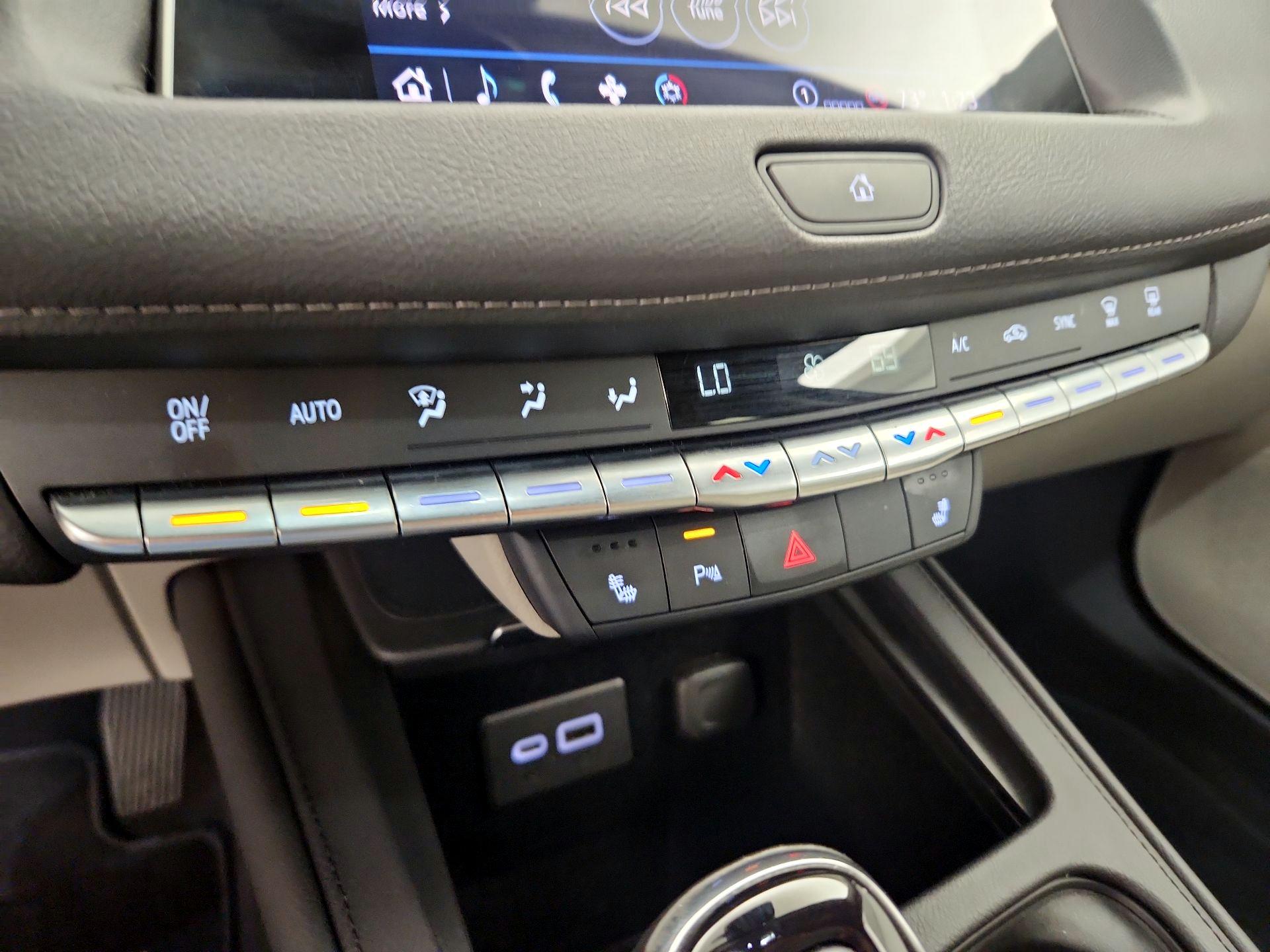 Thumbnail: 2022 Cadillac XT4 - 16