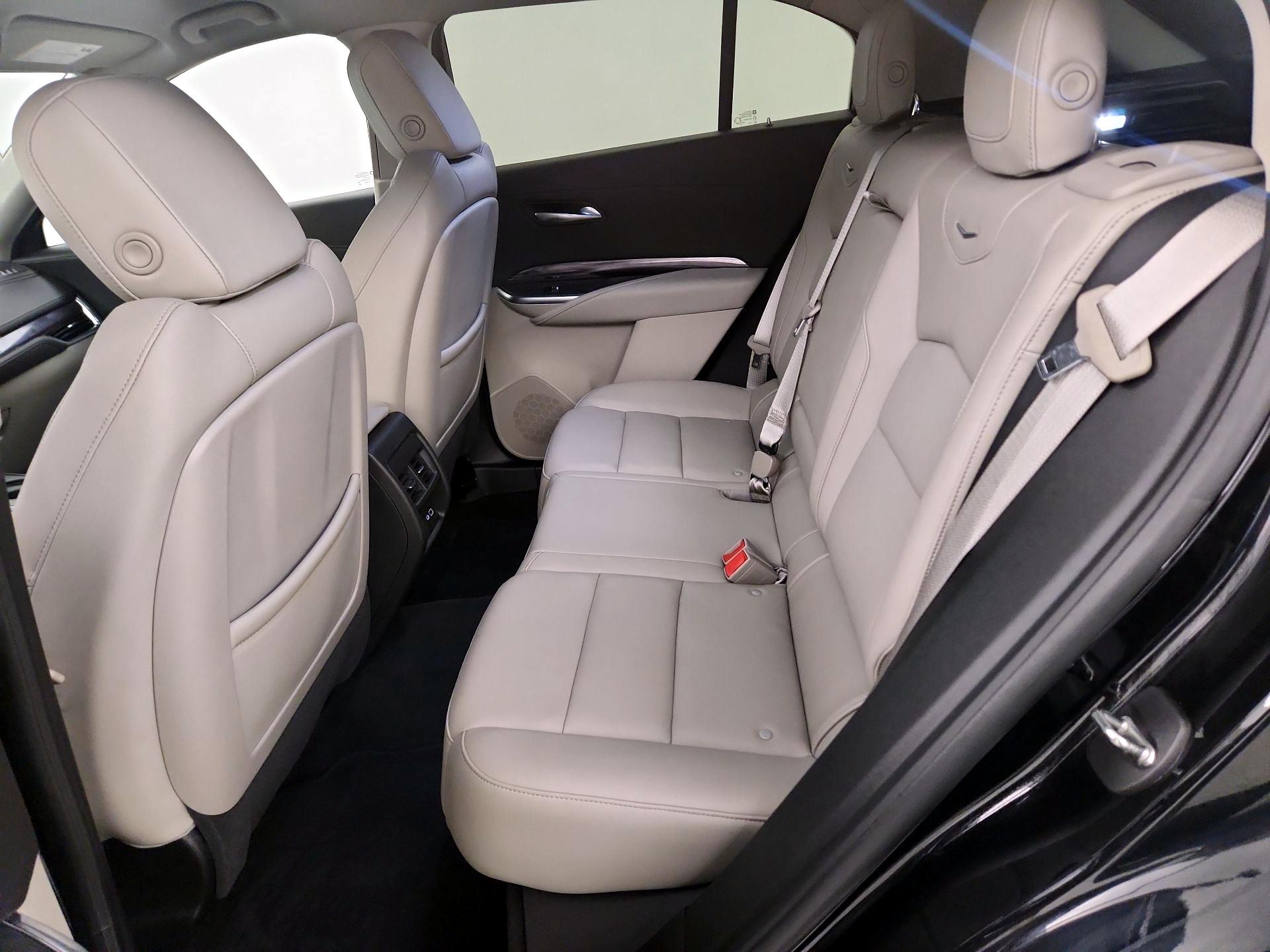 Thumbnail: 2022 Cadillac XT4 - 19