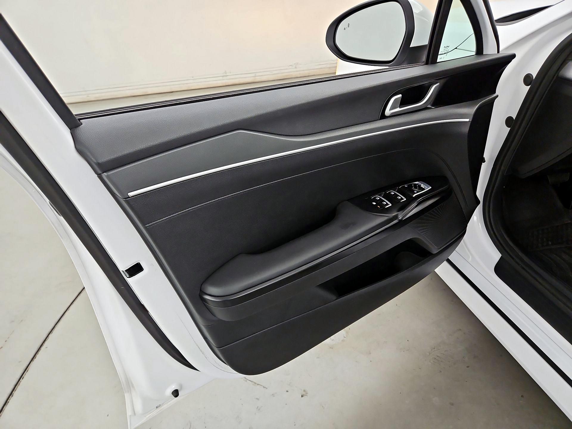 Thumbnail: 2023 Kia K5 - 12