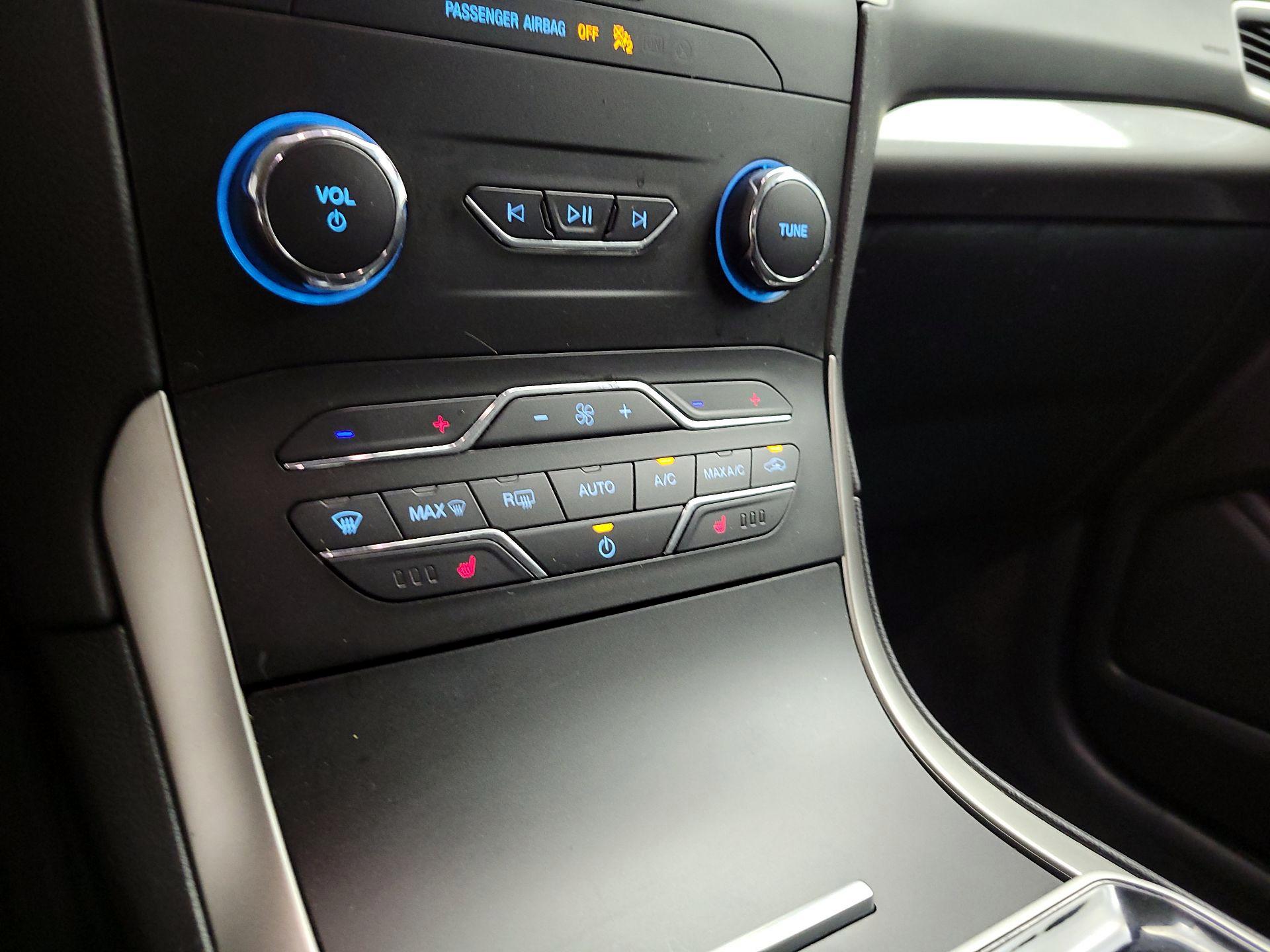Thumbnail: 2020 Ford Edge - 15