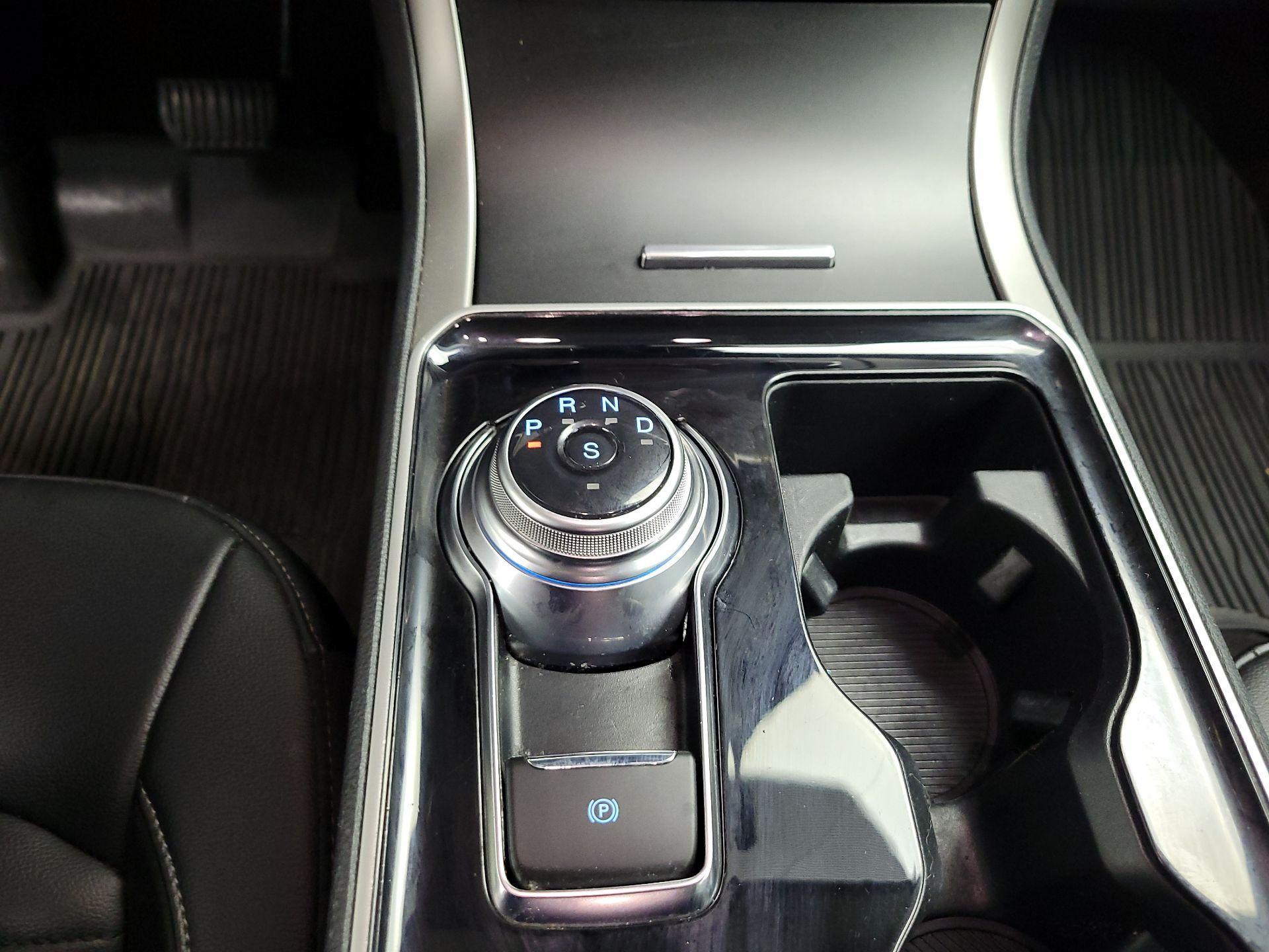 Thumbnail: 2020 Ford Edge - 16
