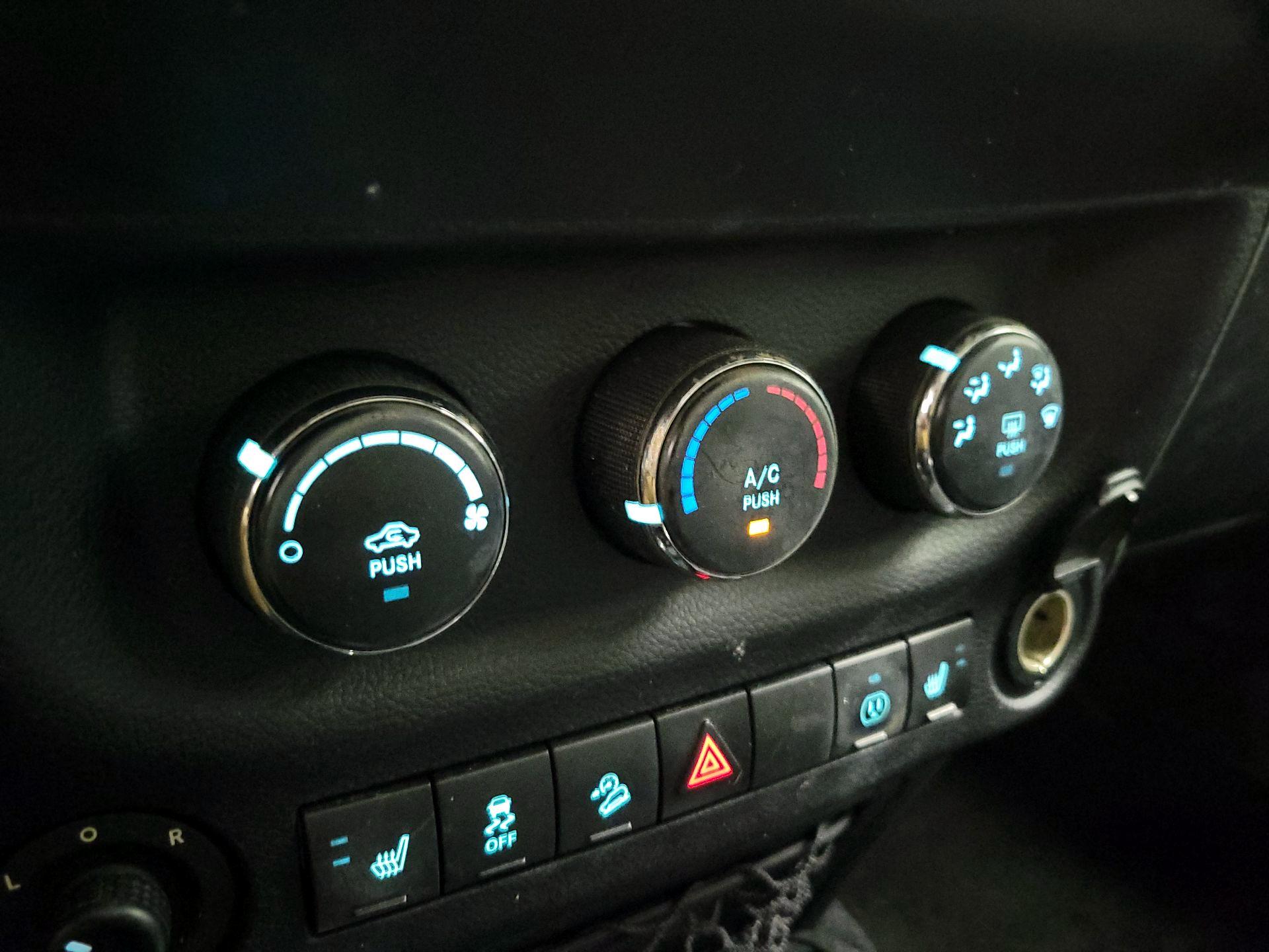 Thumbnail: 2017 Jeep Wrangler - 15