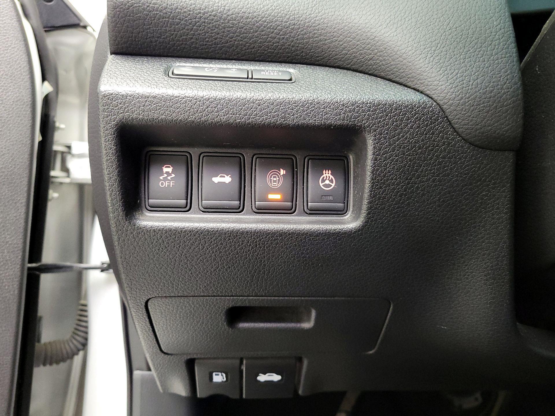 Thumbnail: 2015 Nissan Altima - 13