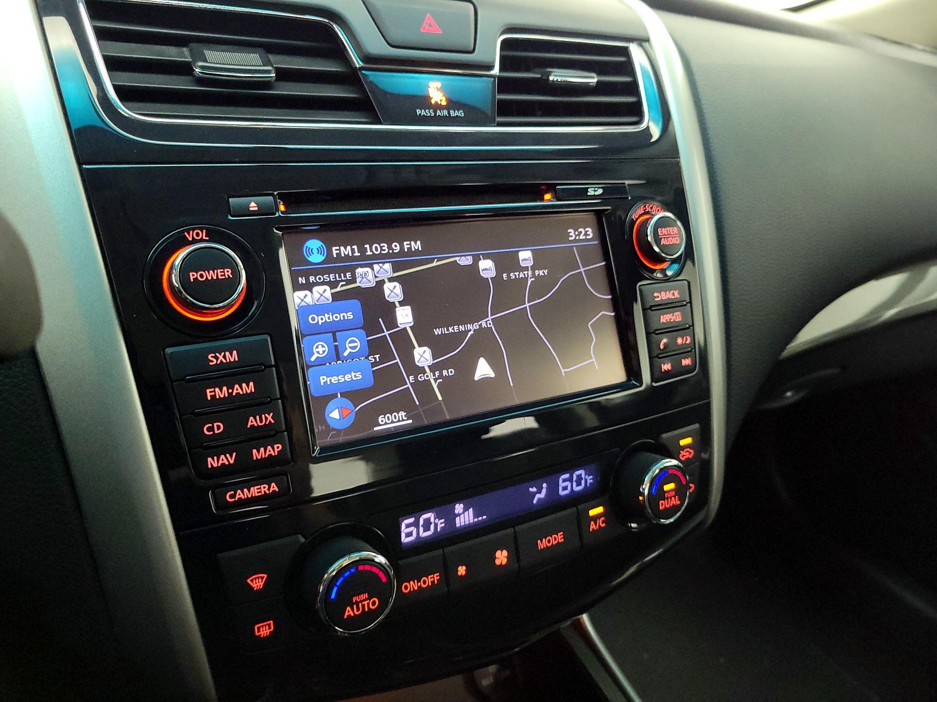 Thumbnail: 2015 Nissan Altima - 14