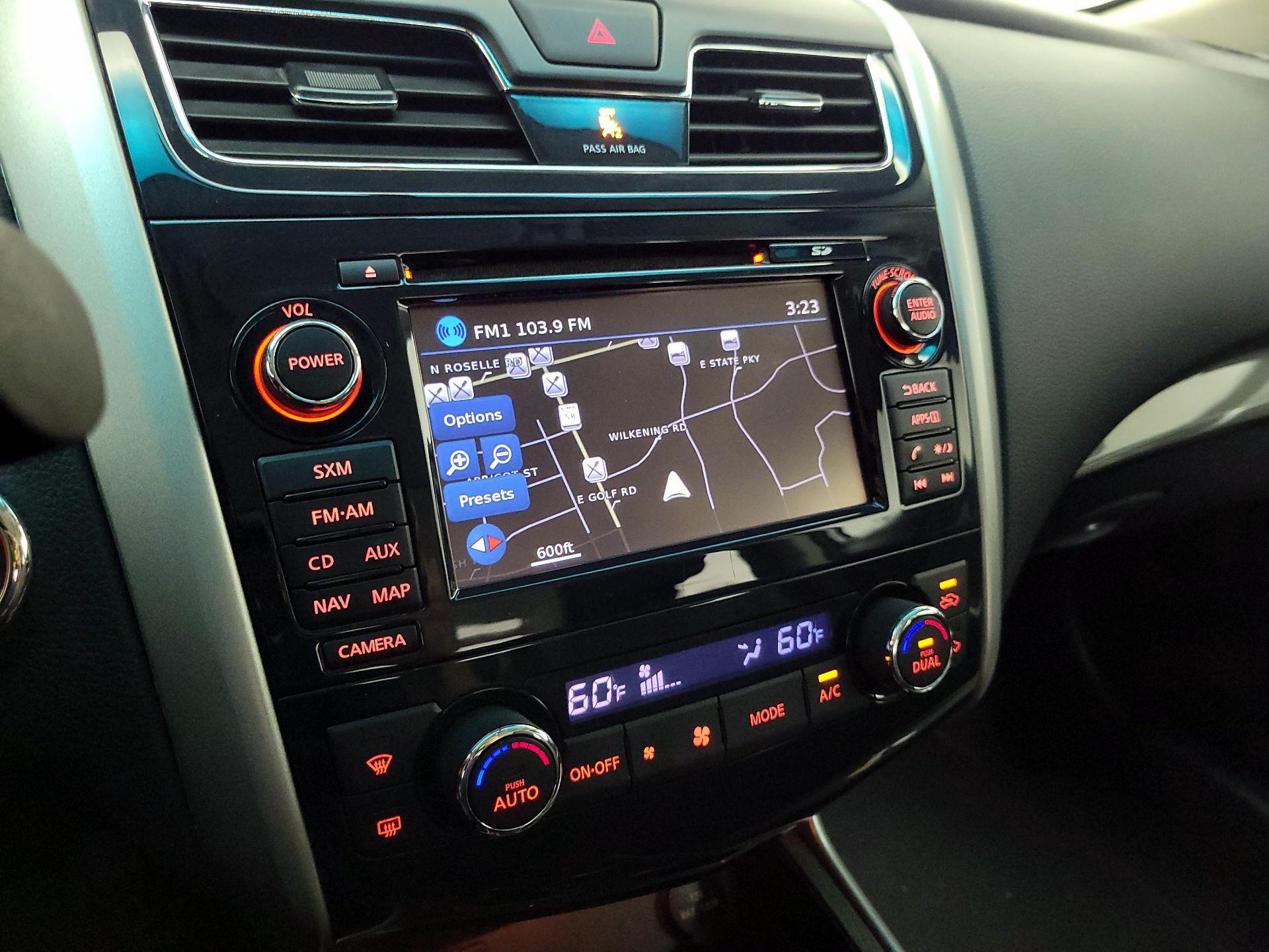 Thumbnail: 2015 Nissan Altima - 16