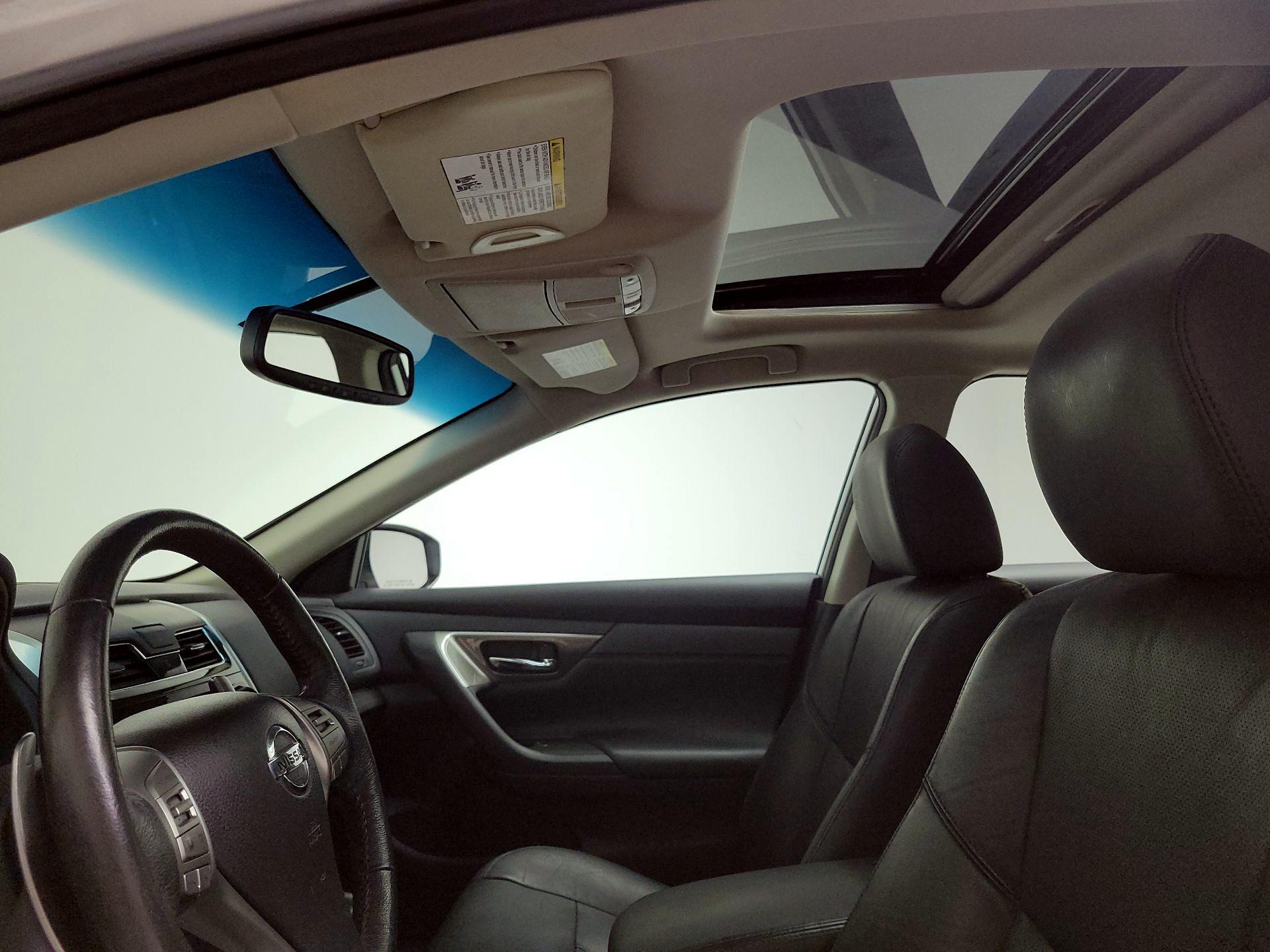 Thumbnail: 2015 Nissan Altima - 20