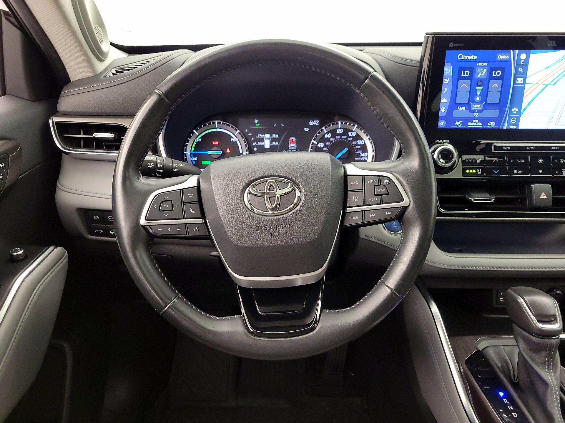 Thumbnail: 2022 Toyota Highlander - 10