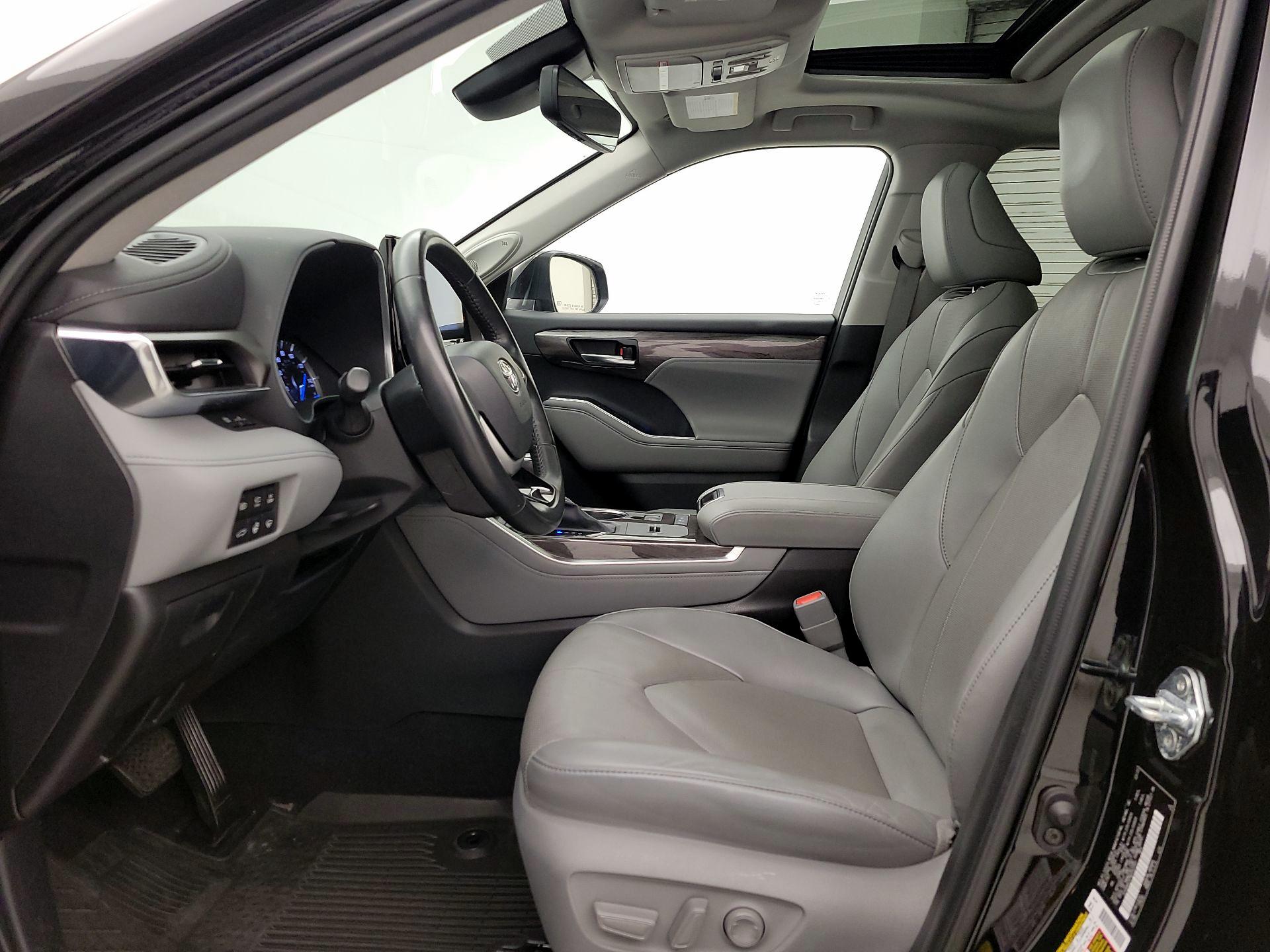 Thumbnail: 2022 Toyota Highlander - 11