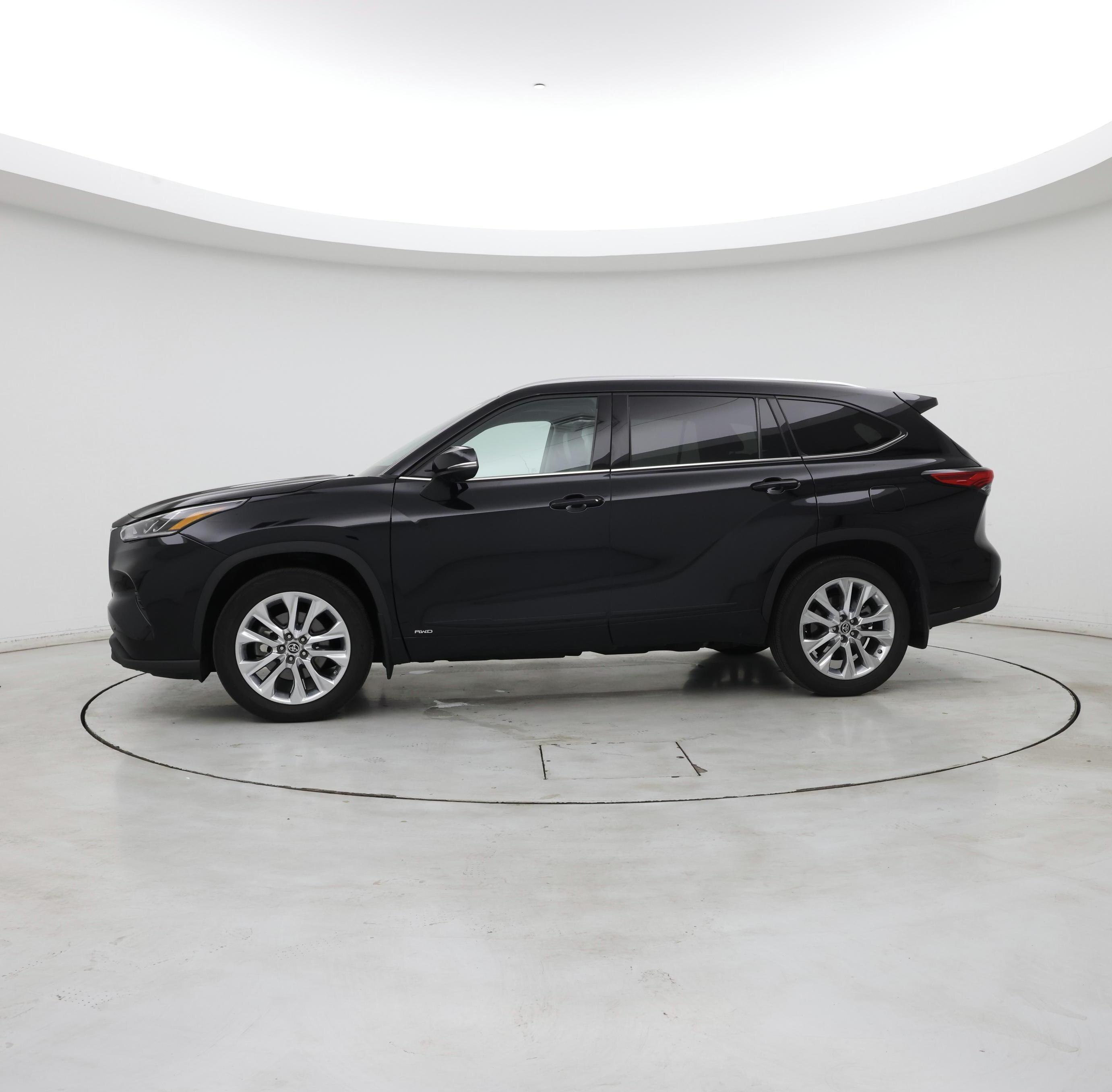 Thumbnail: 2022 Toyota Highlander - 3