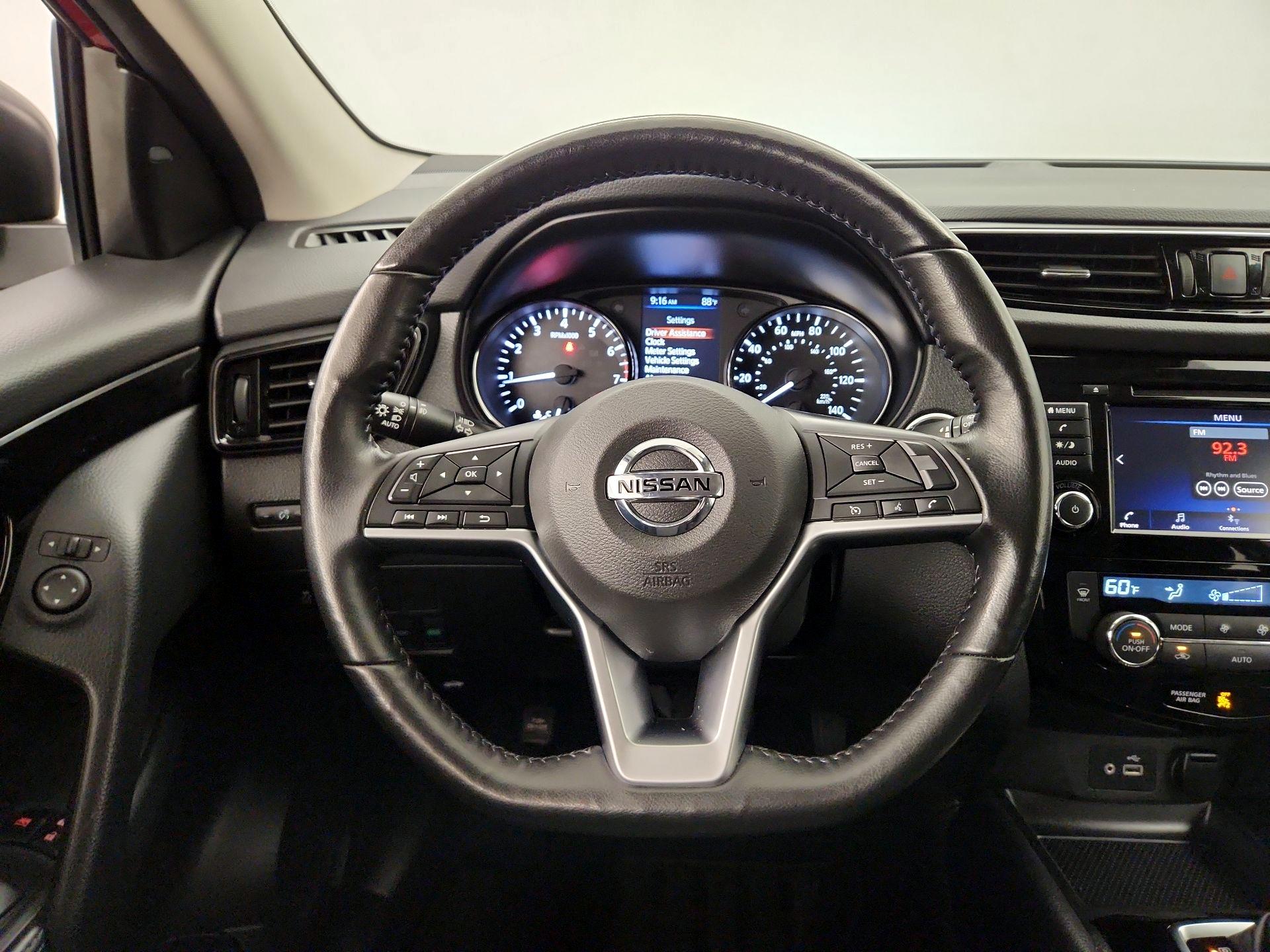 Thumbnail: 2021 Nissan Rogue Sport - 10