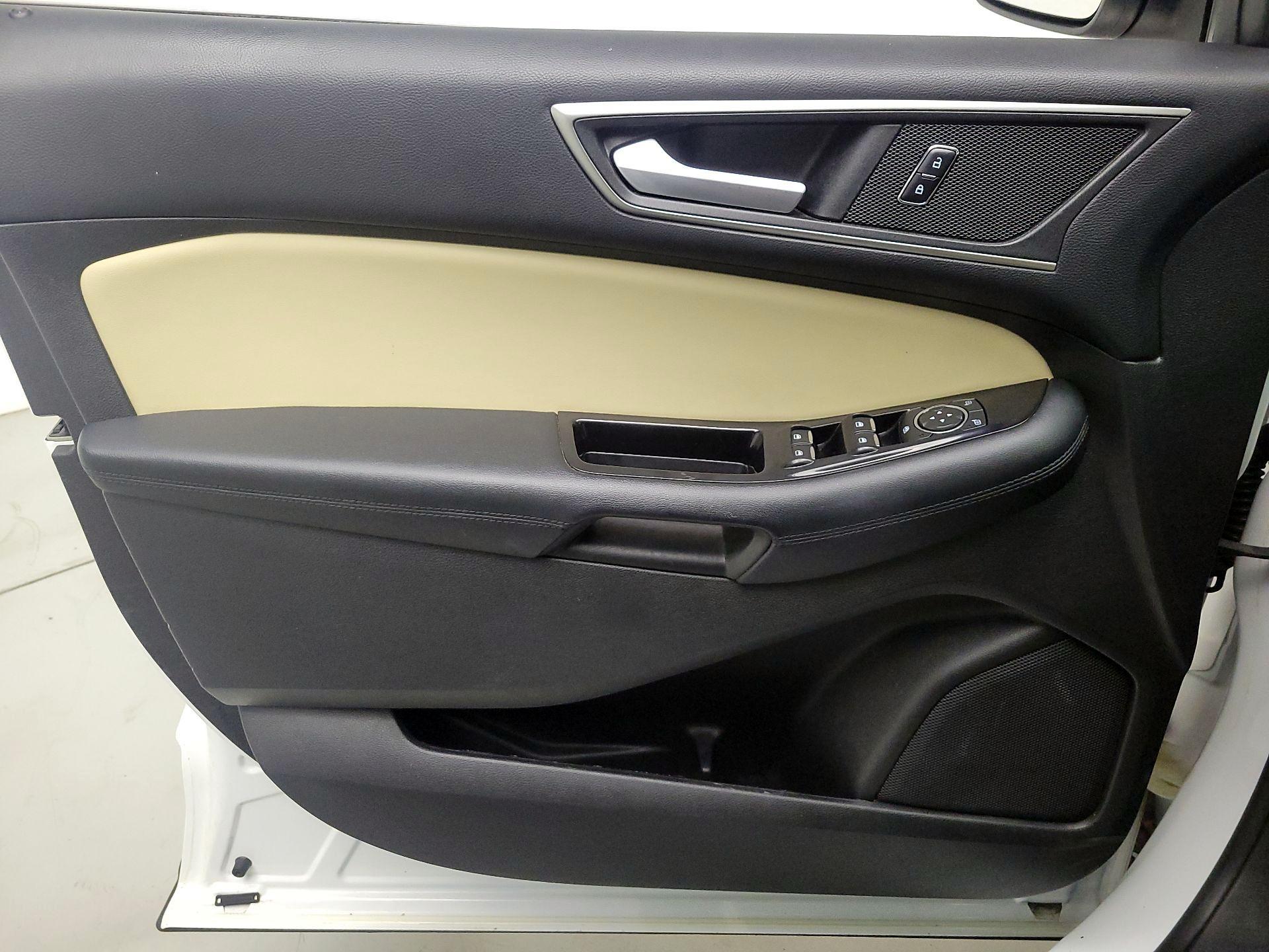Thumbnail: 2016 Ford Edge - 12