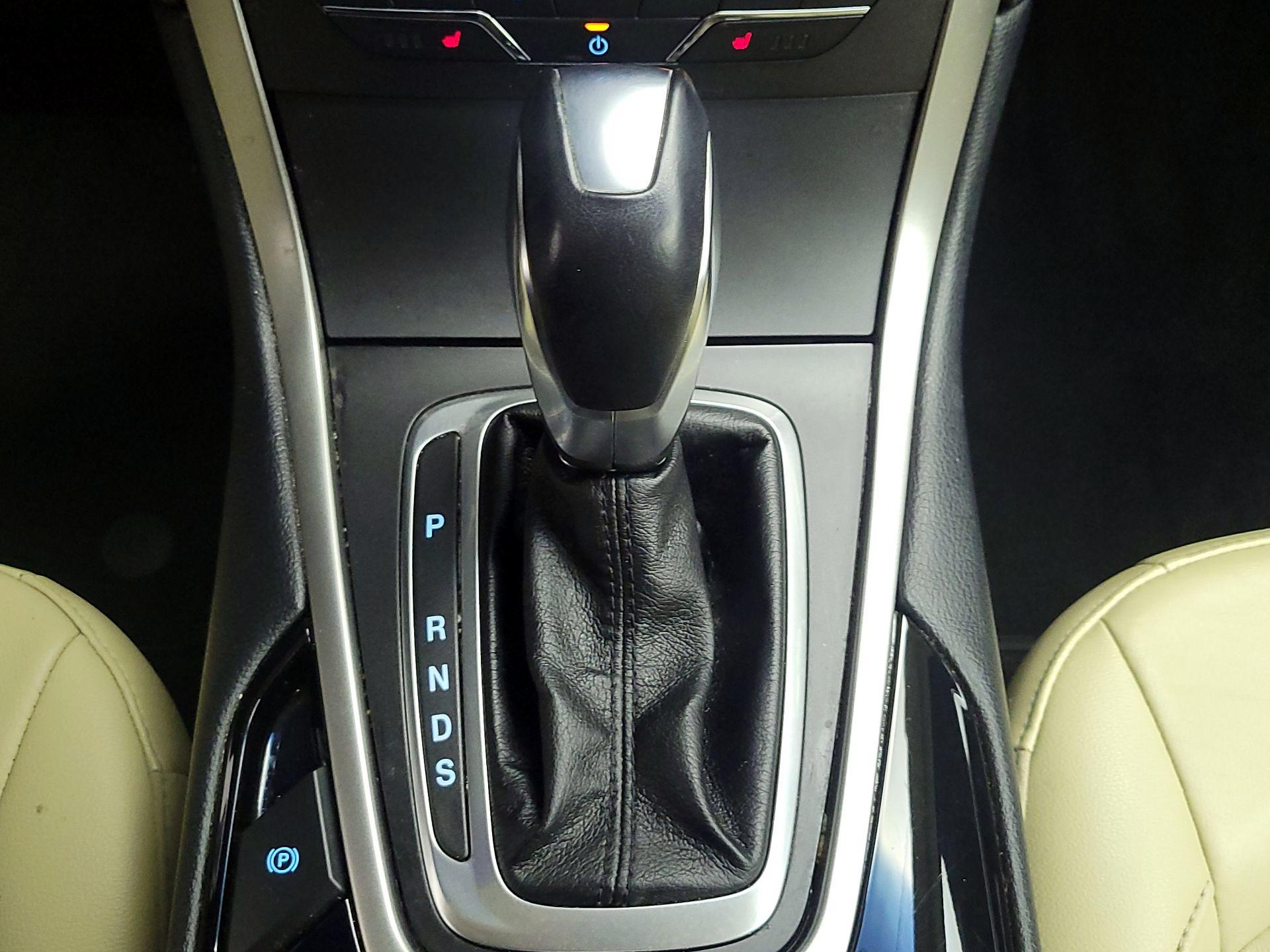 Thumbnail: 2016 Ford Edge - 17