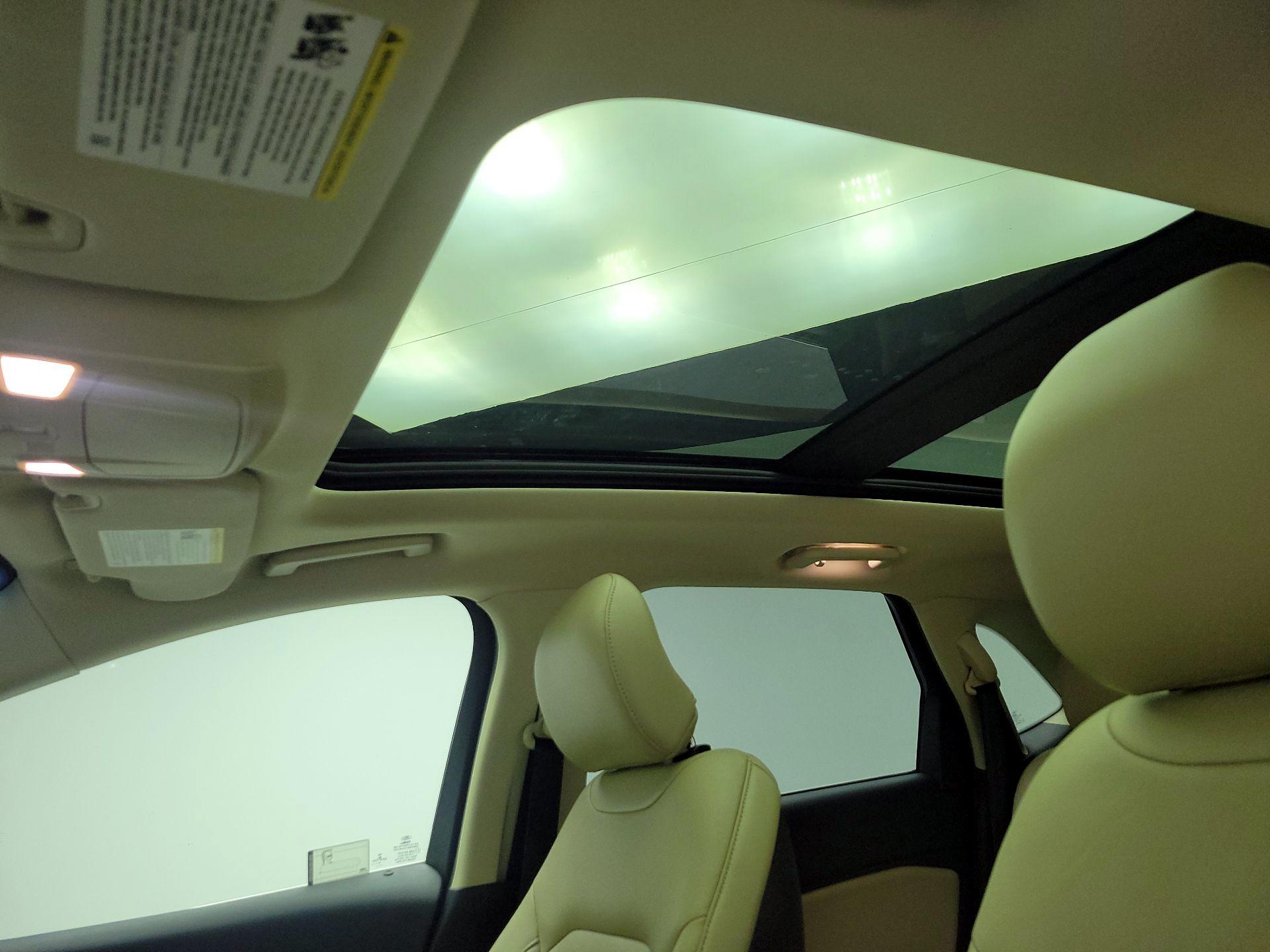 Thumbnail: 2016 Ford Edge - 19