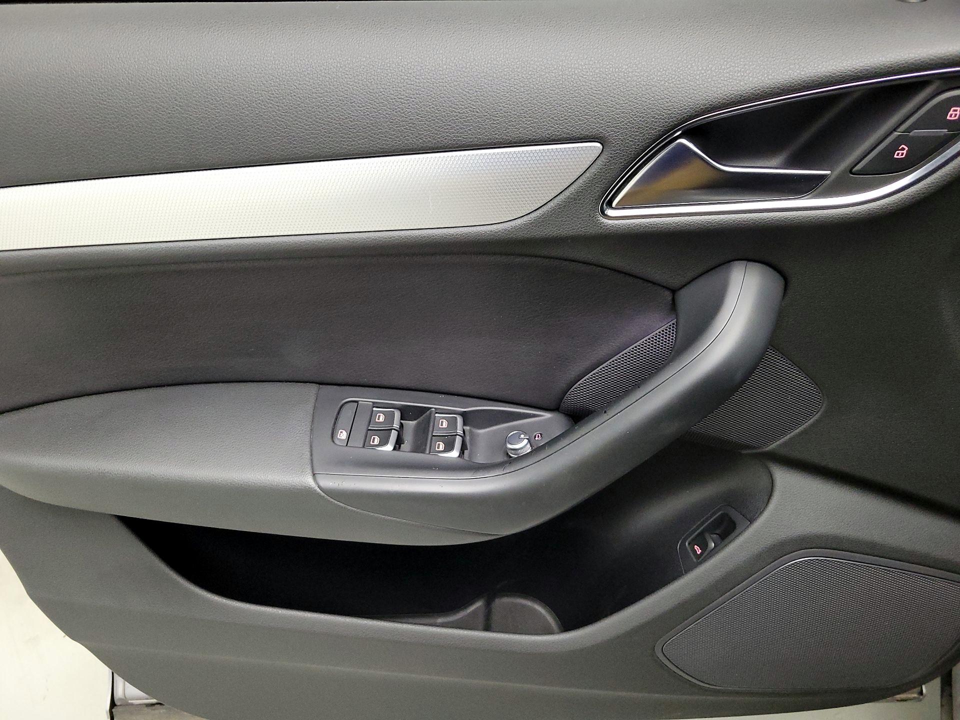 Thumbnail: 2015 Audi Q3 - 12