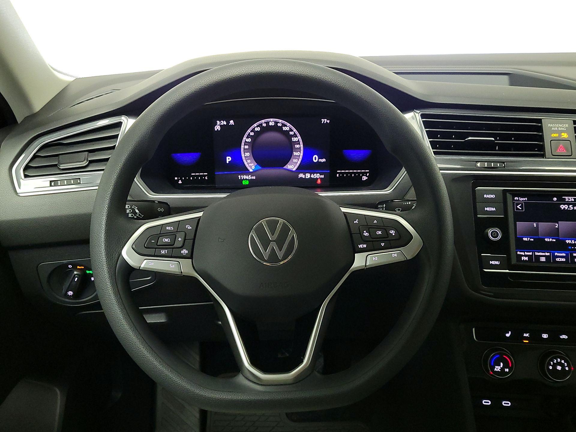 Thumbnail: 2022 Volkswagen Tiguan - 10