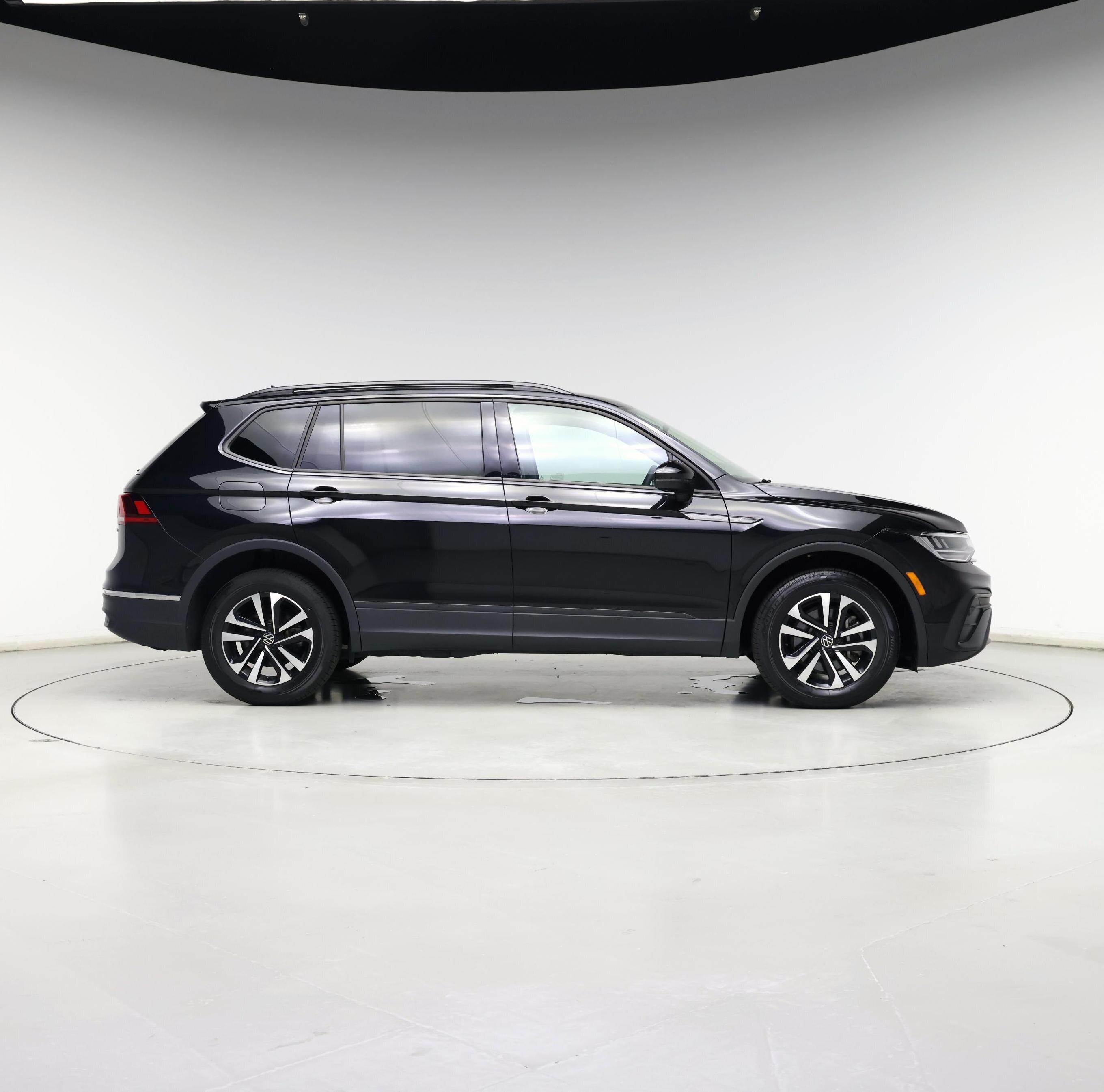 Thumbnail: 2022 Volkswagen Tiguan - 7