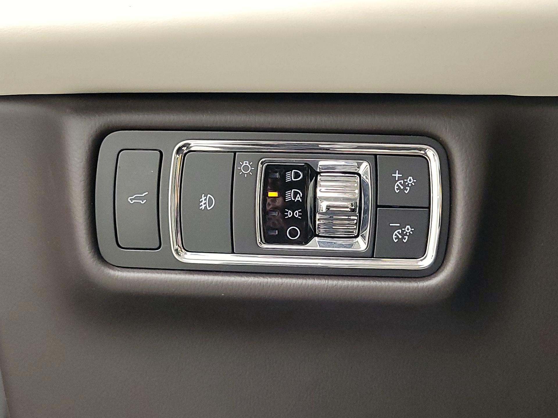 Thumbnail: 2023 Lincoln Aviator - 13