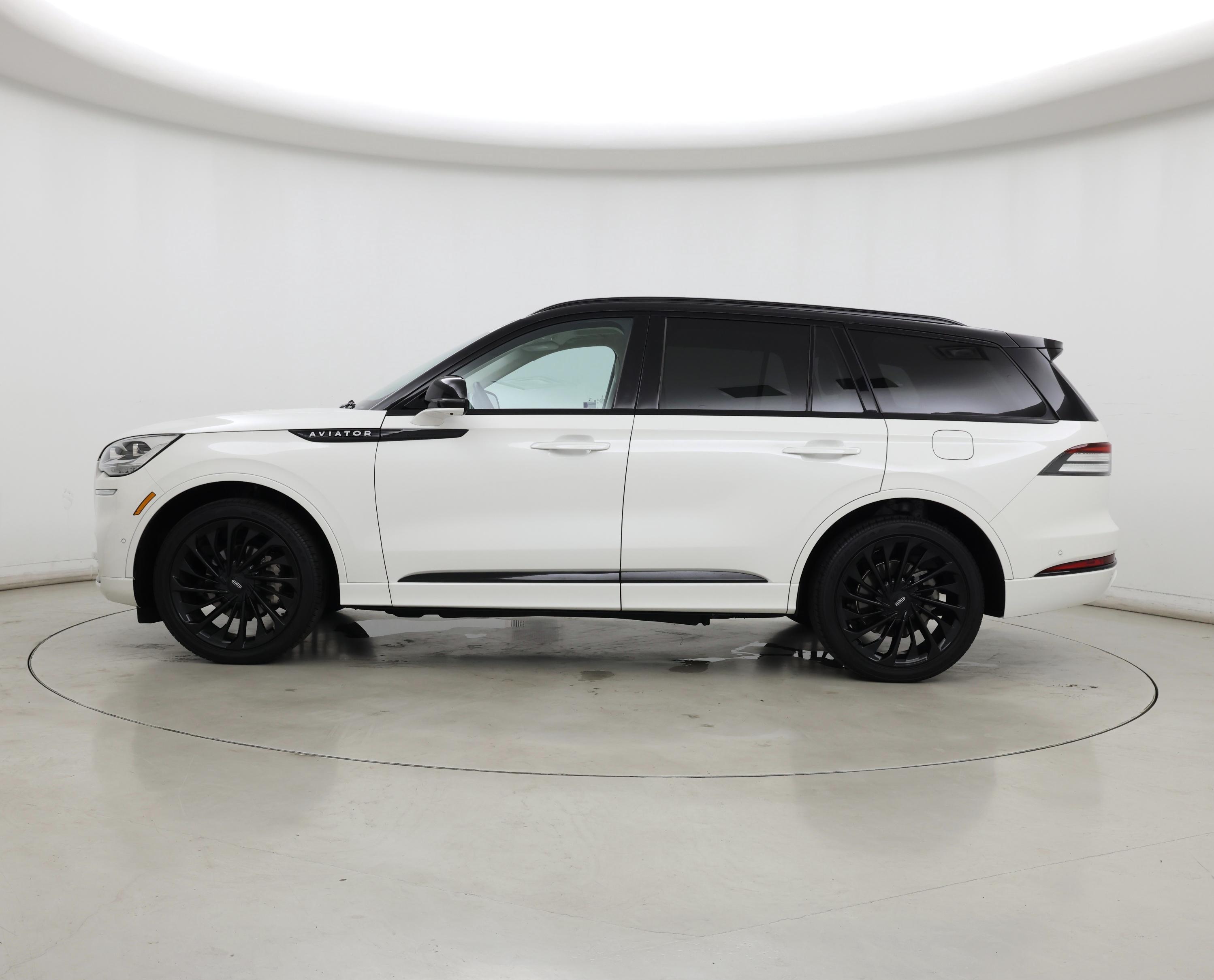 Thumbnail: 2023 Lincoln Aviator - 3