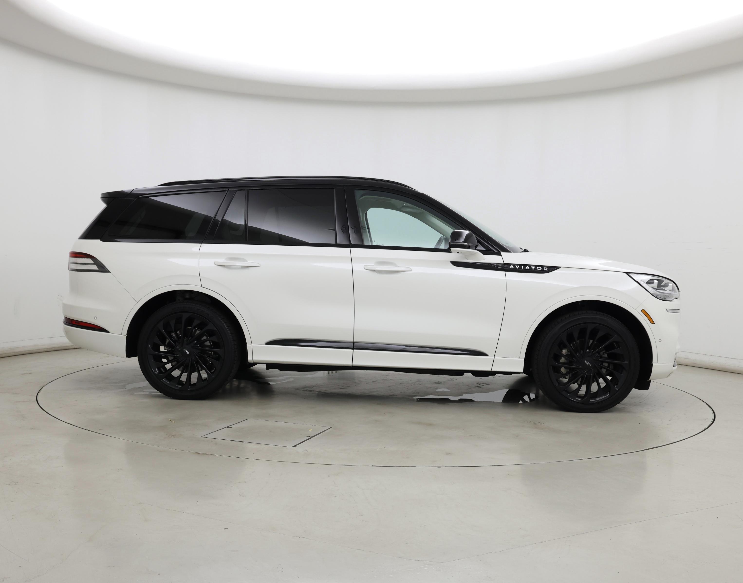 Thumbnail: 2023 Lincoln Aviator - 7