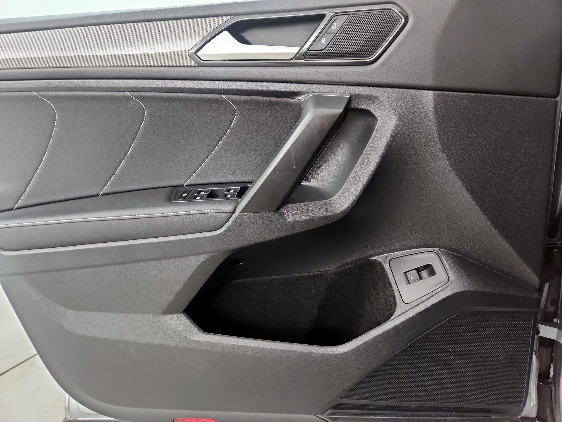 Thumbnail: 2022 Volkswagen Tiguan - 10